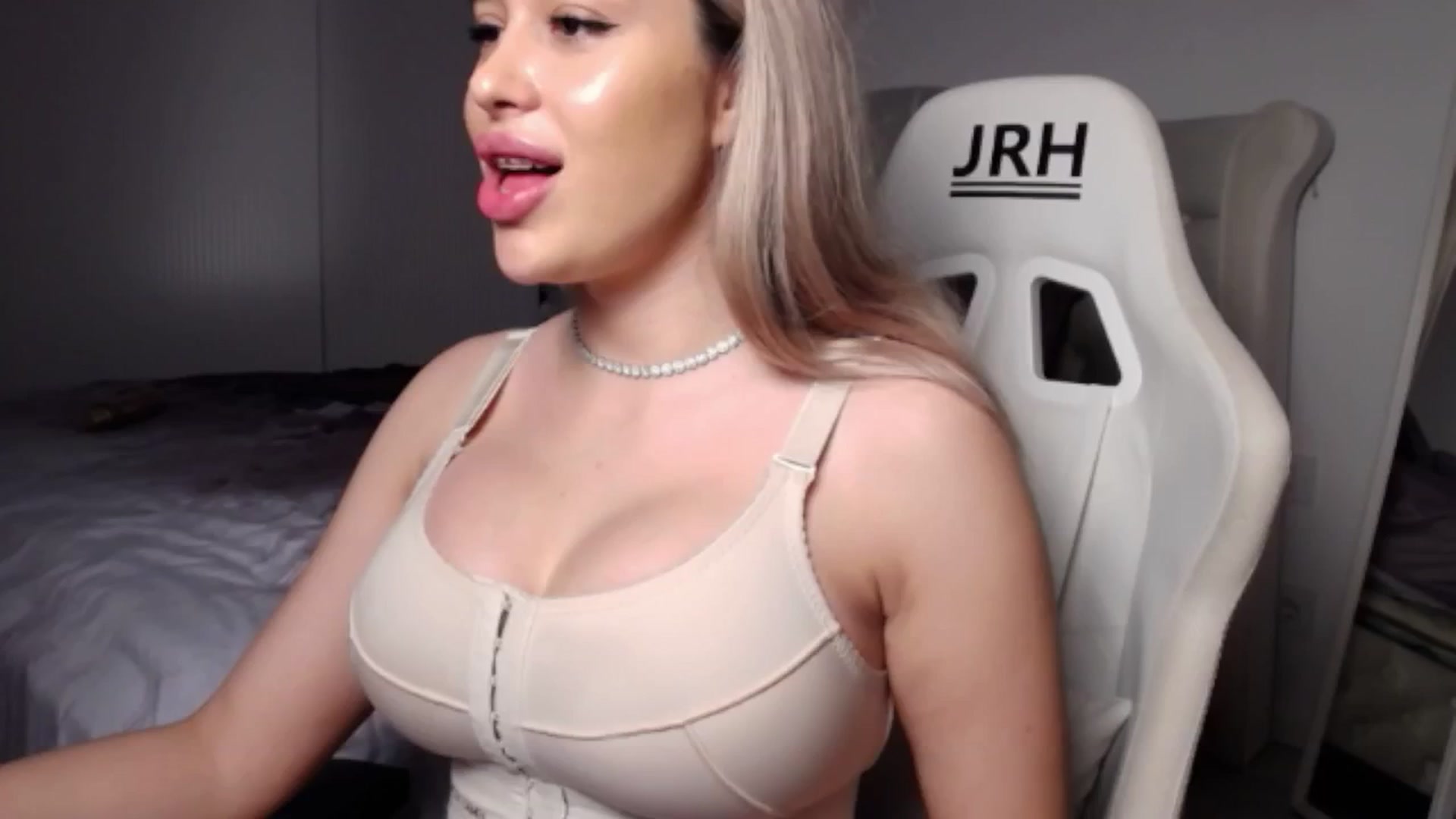 Gallery image thumbnail from LexxySelena's myfreecams stream on, 06/18/2025, 12:08 image 11 of 20