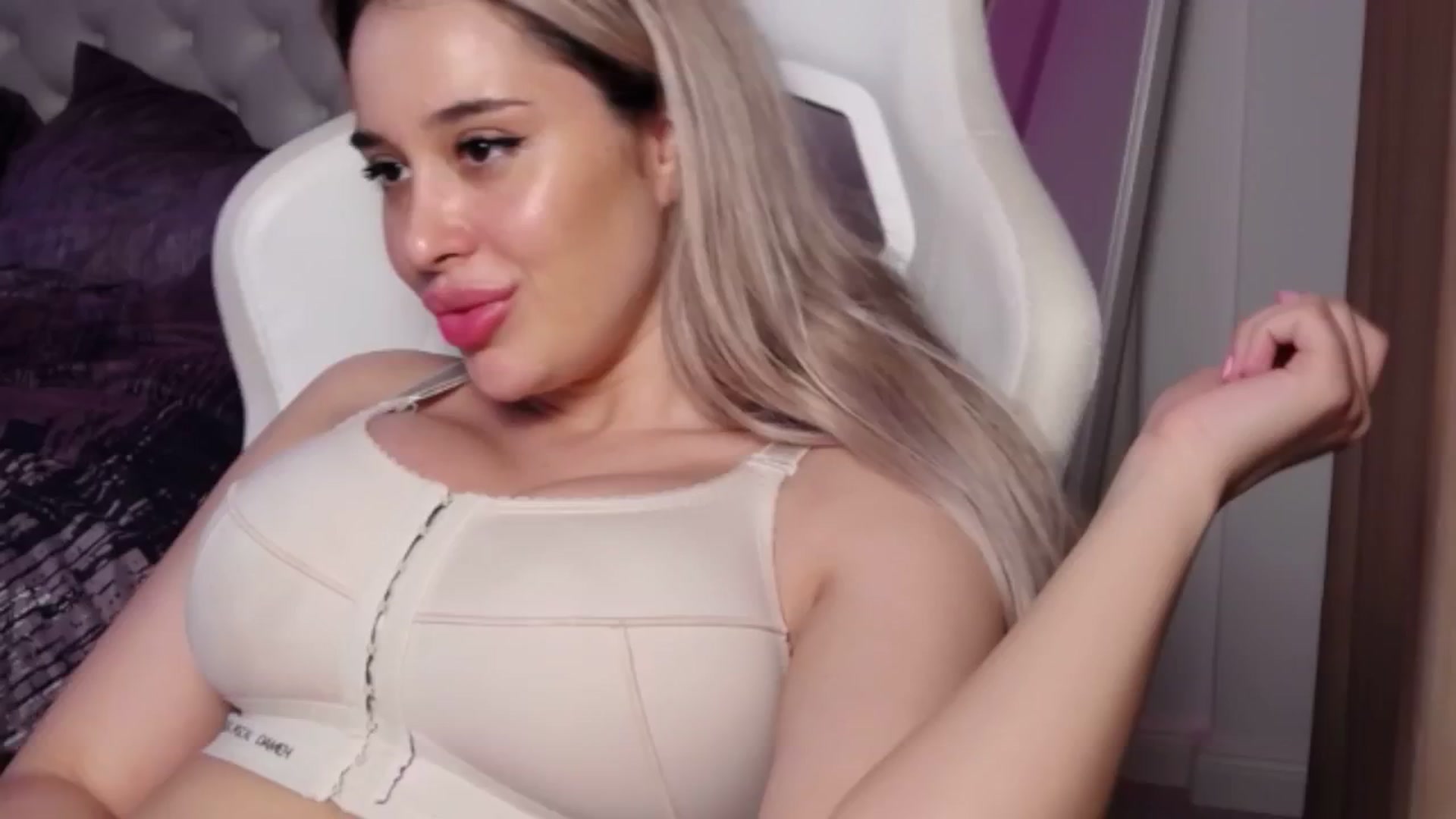 Gallery image thumbnail from LexxySelena's myfreecams stream on, 06/18/2025, 18:14 image 20 of 20