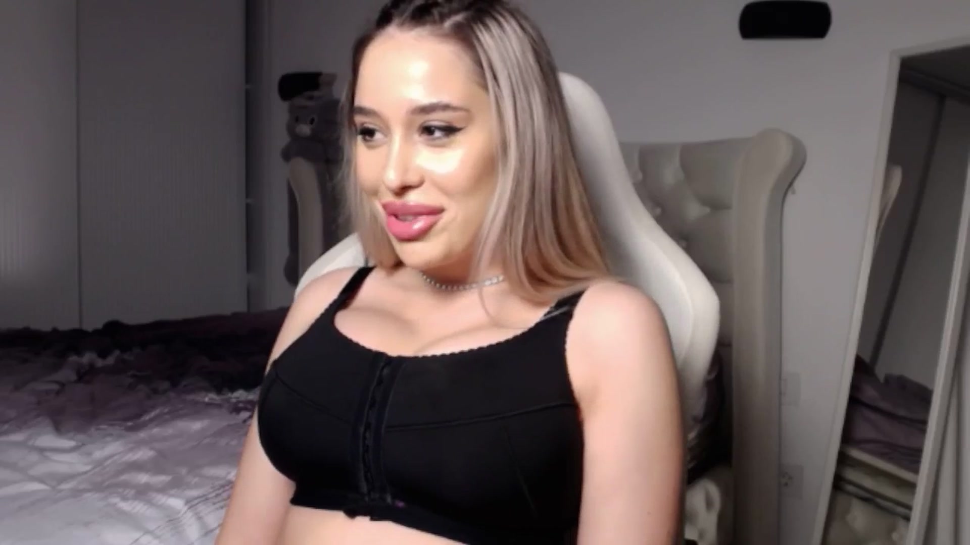 Gallery image thumbnail from LexxySelena's myfreecams stream on, 06/21/2025, 20:11 image 5 of 20