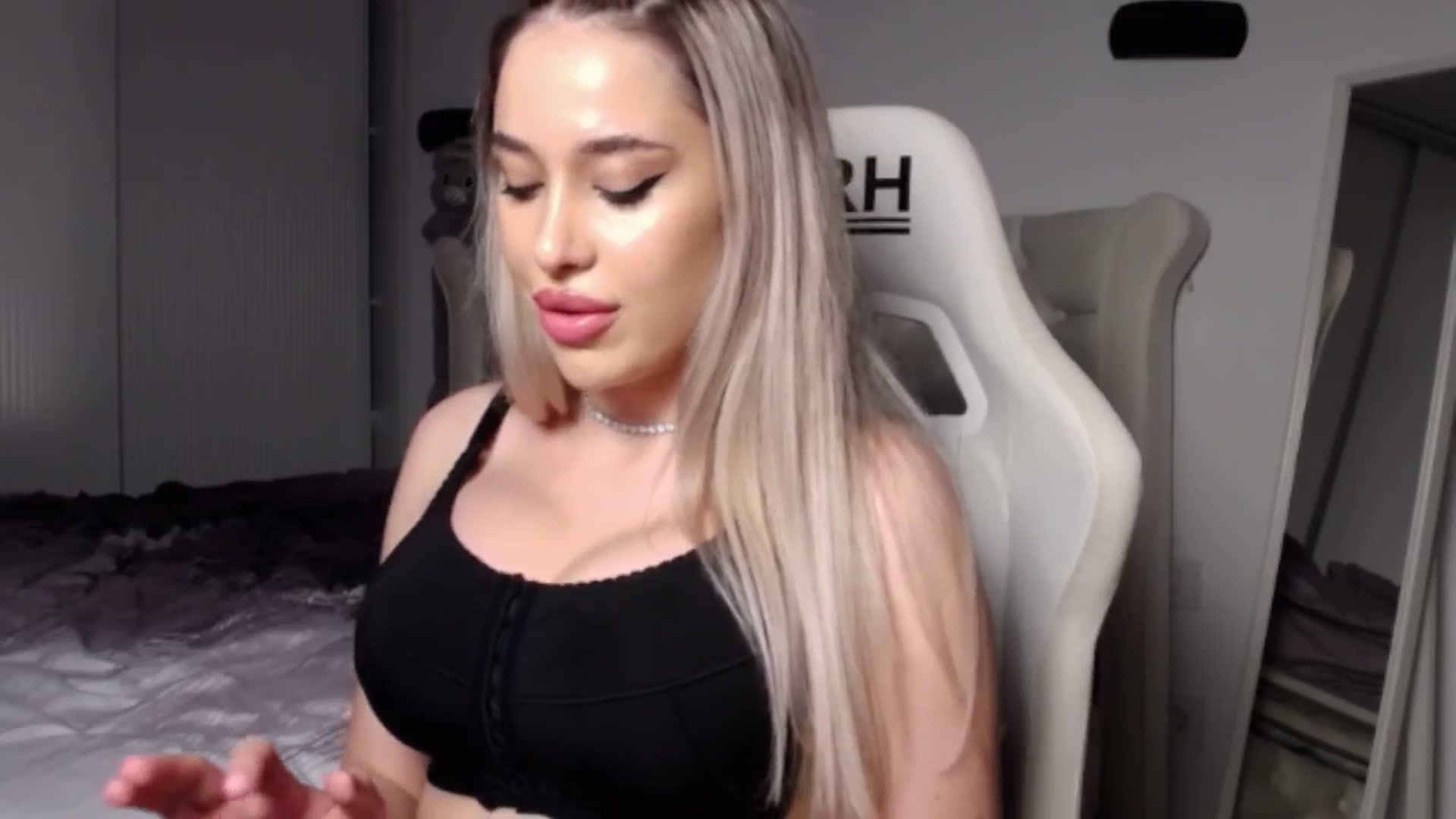 Gallery image thumbnail from LexxySelena's myfreecams stream on, 06/21/2025, 20:11 image 8 of 20