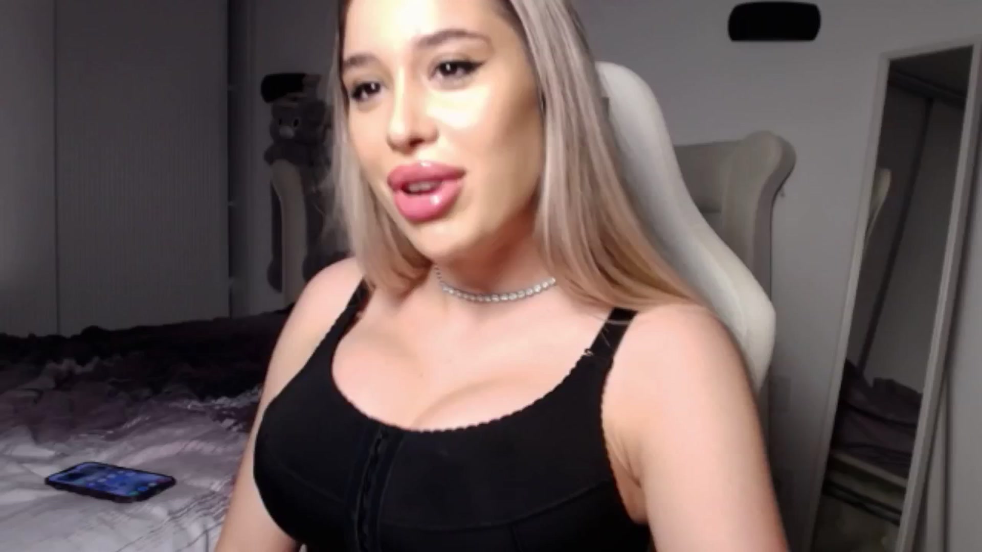 Gallery image thumbnail from LexxySelena's myfreecams stream on, 06/21/2025, 20:11 image 1 of 20