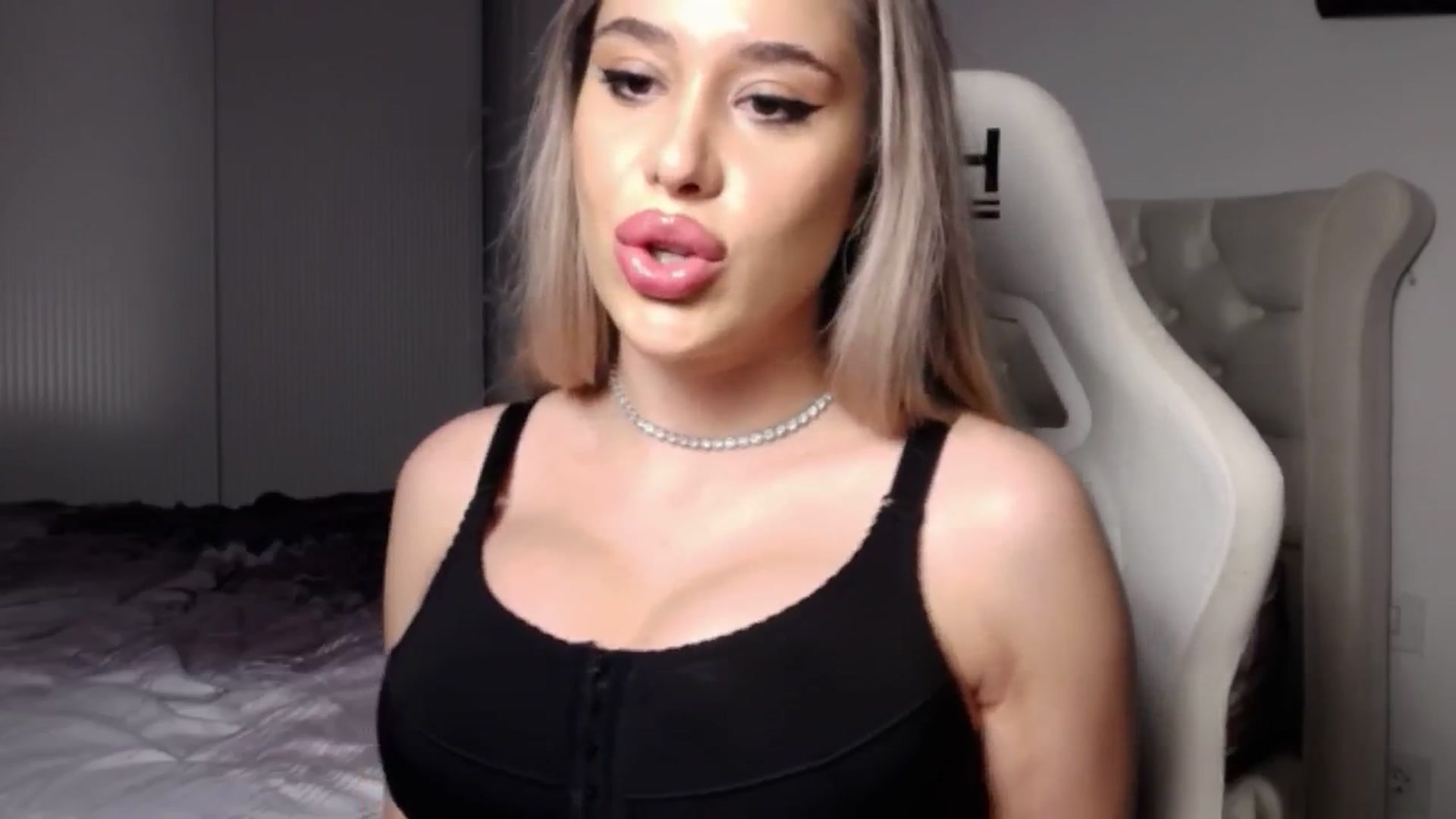 Gallery image thumbnail from LexxySelena's myfreecams stream on, 06/21/2025, 20:11 image 11 of 20