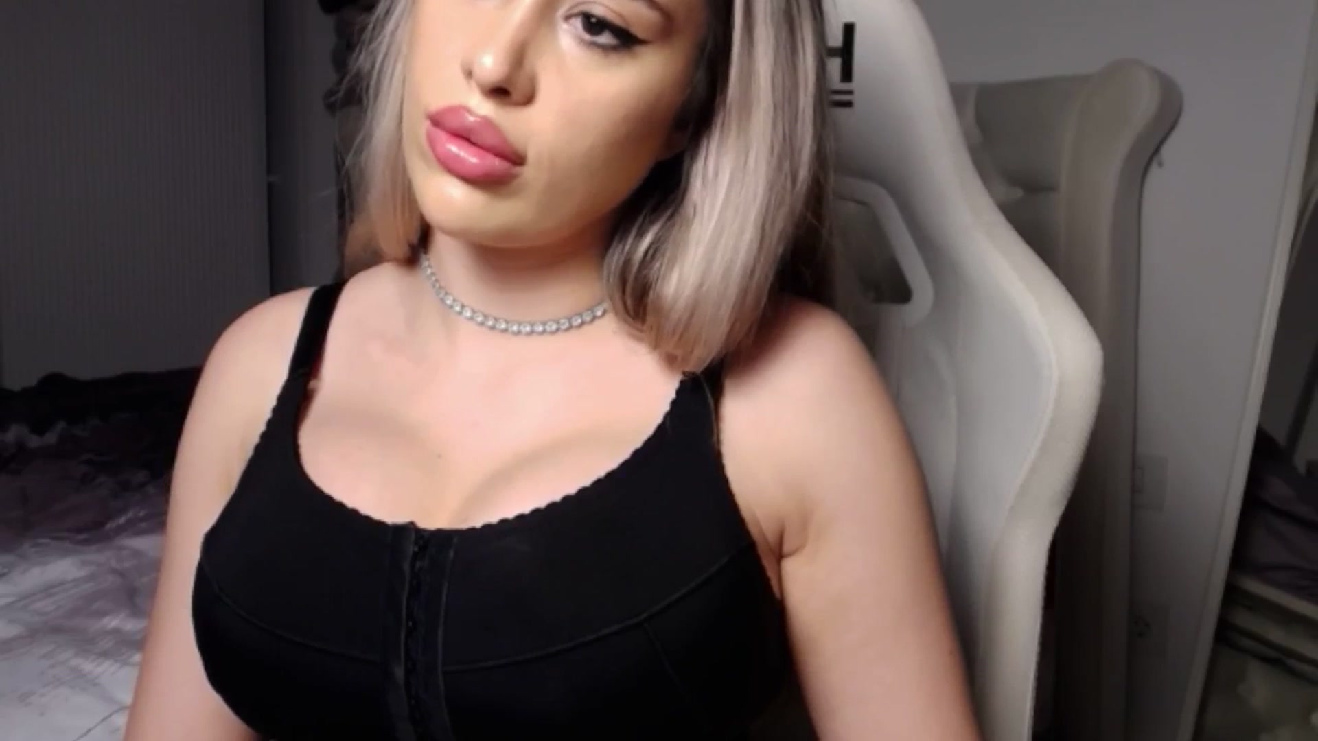 Gallery image thumbnail from LexxySelena's myfreecams stream on, 06/21/2025, 20:11 image 17 of 20
