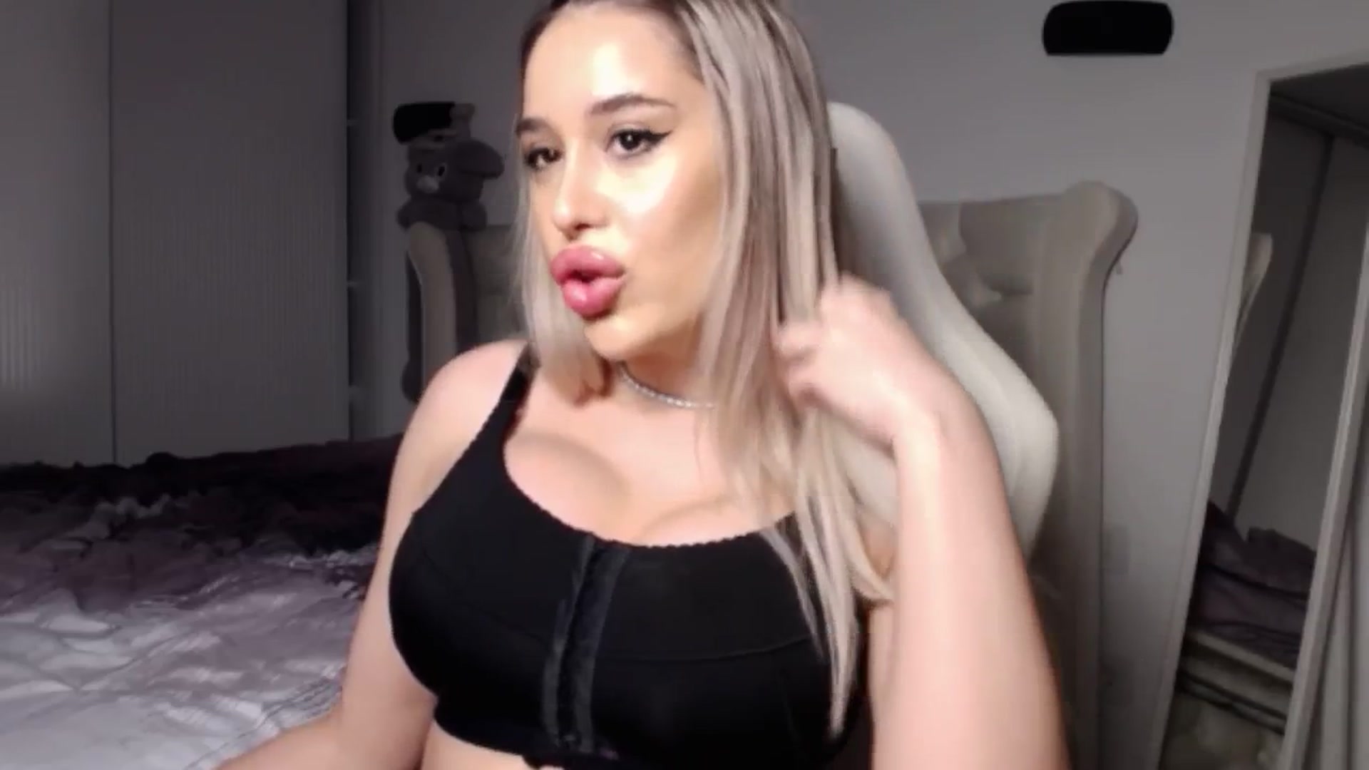 Gallery image thumbnail from LexxySelena's myfreecams stream on, 06/21/2025, 20:11 image 7 of 20