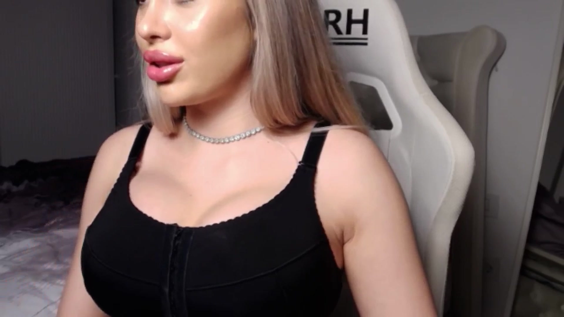 Gallery image thumbnail from LexxySelena's myfreecams stream on, 06/21/2025, 20:11 image 18 of 20