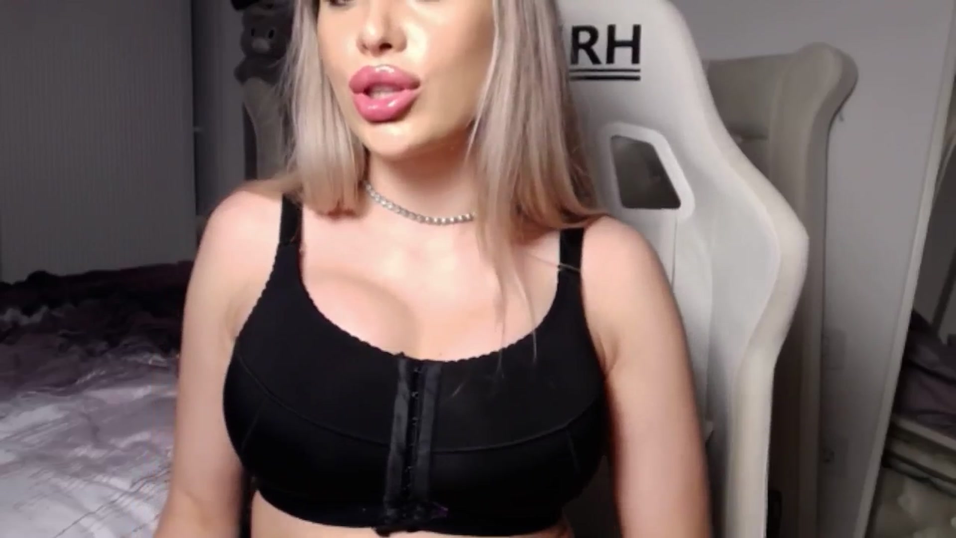 Gallery image thumbnail from LexxySelena's myfreecams stream on, 06/21/2025, 20:11 image 15 of 20