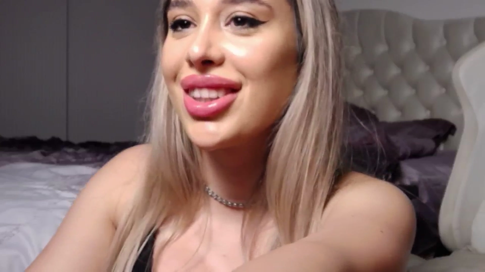 Gallery image thumbnail from LexxySelena's myfreecams stream on, 06/21/2025, 21:47 image 5 of 20