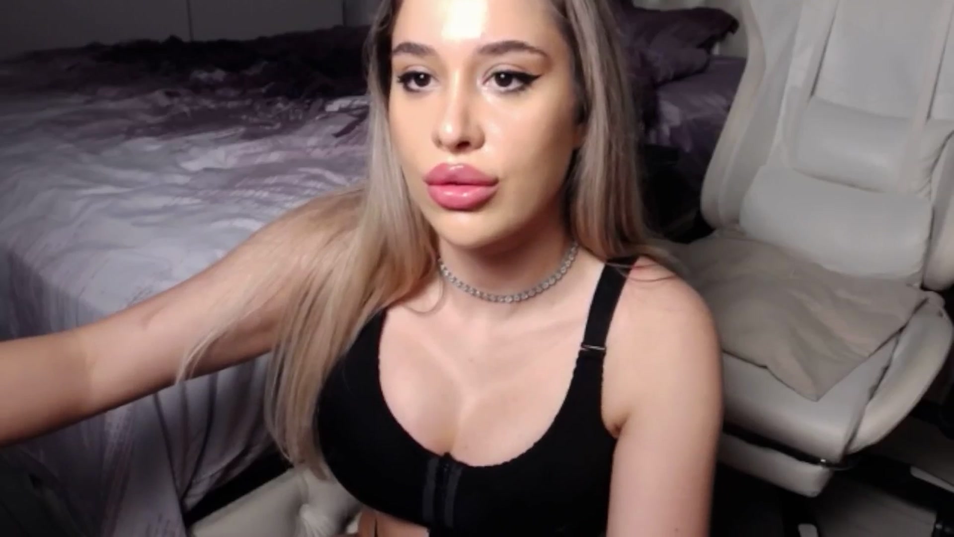 Gallery image thumbnail from LexxySelena's myfreecams stream on, 06/21/2025, 21:47 image 3 of 20