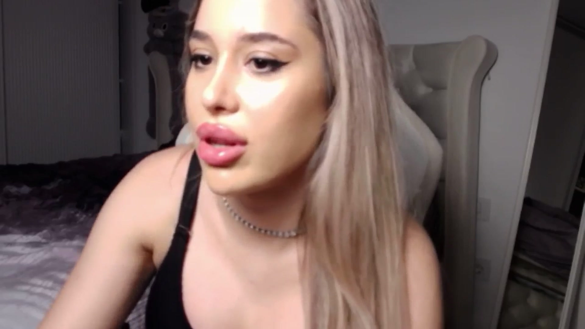 Gallery image thumbnail from LexxySelena's myfreecams stream on, 06/21/2025, 21:47 image 16 of 20