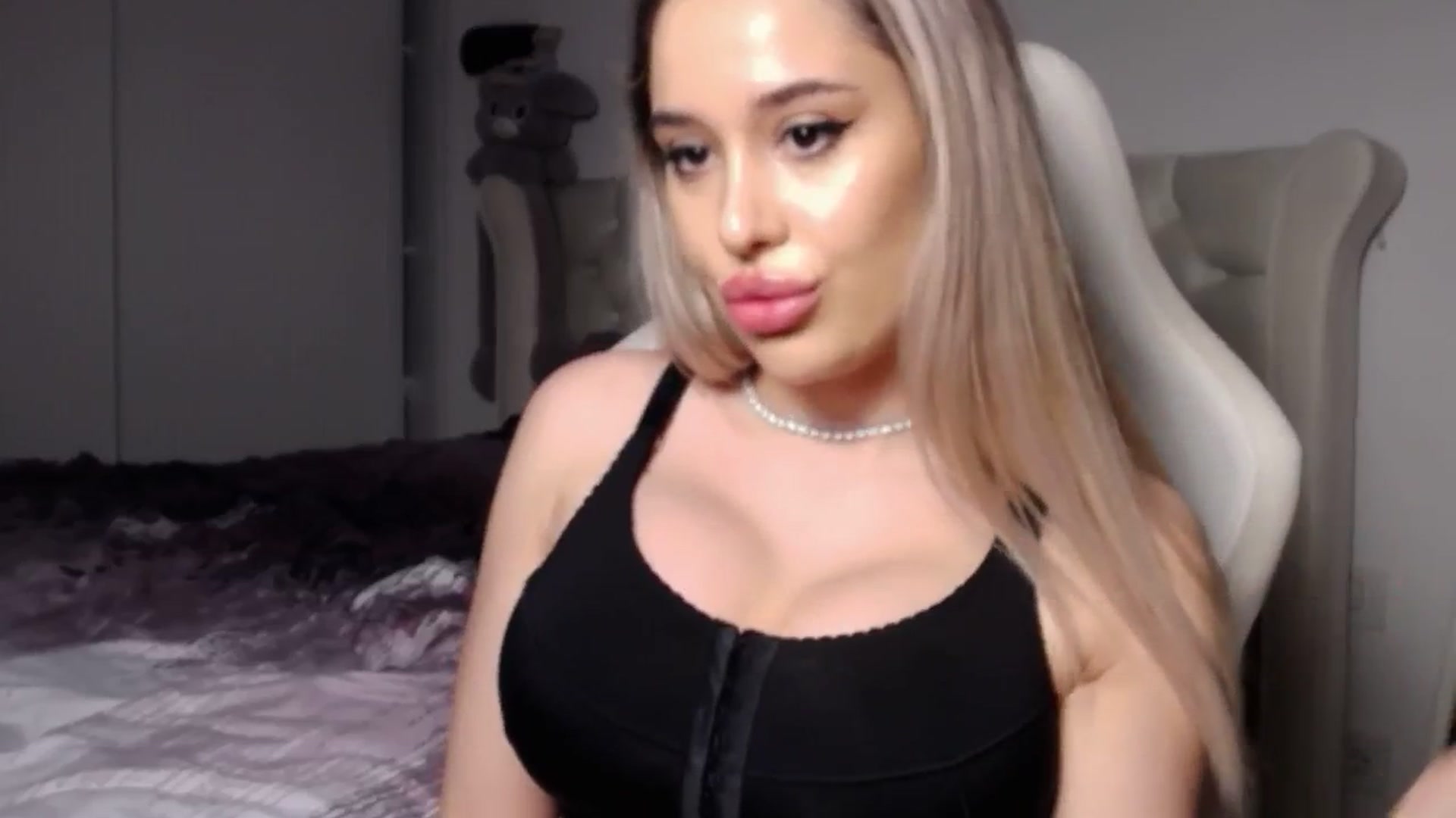 Gallery image thumbnail from LexxySelena's myfreecams stream on, 06/21/2025, 21:47 image 9 of 20
