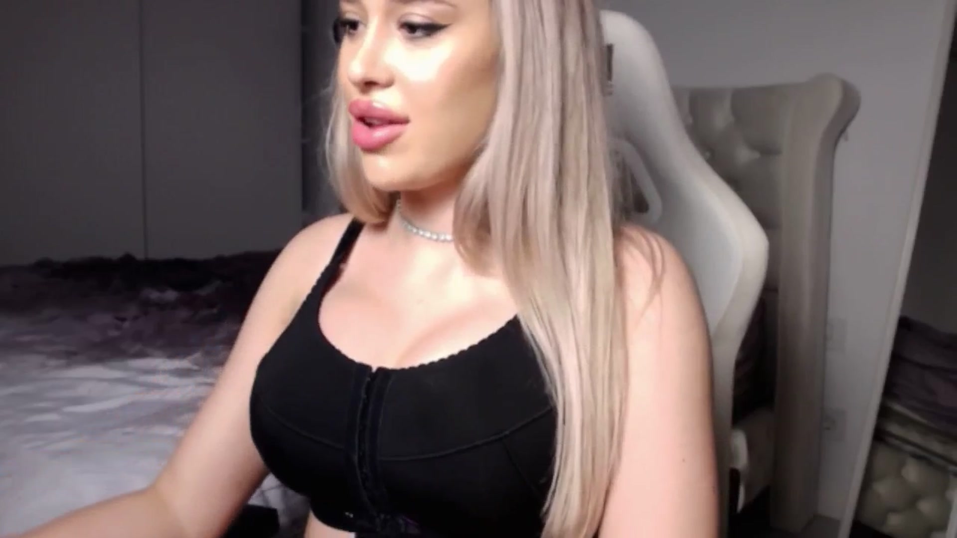 Gallery image thumbnail from LexxySelena's myfreecams stream on, 06/21/2025, 21:47 image 18 of 20