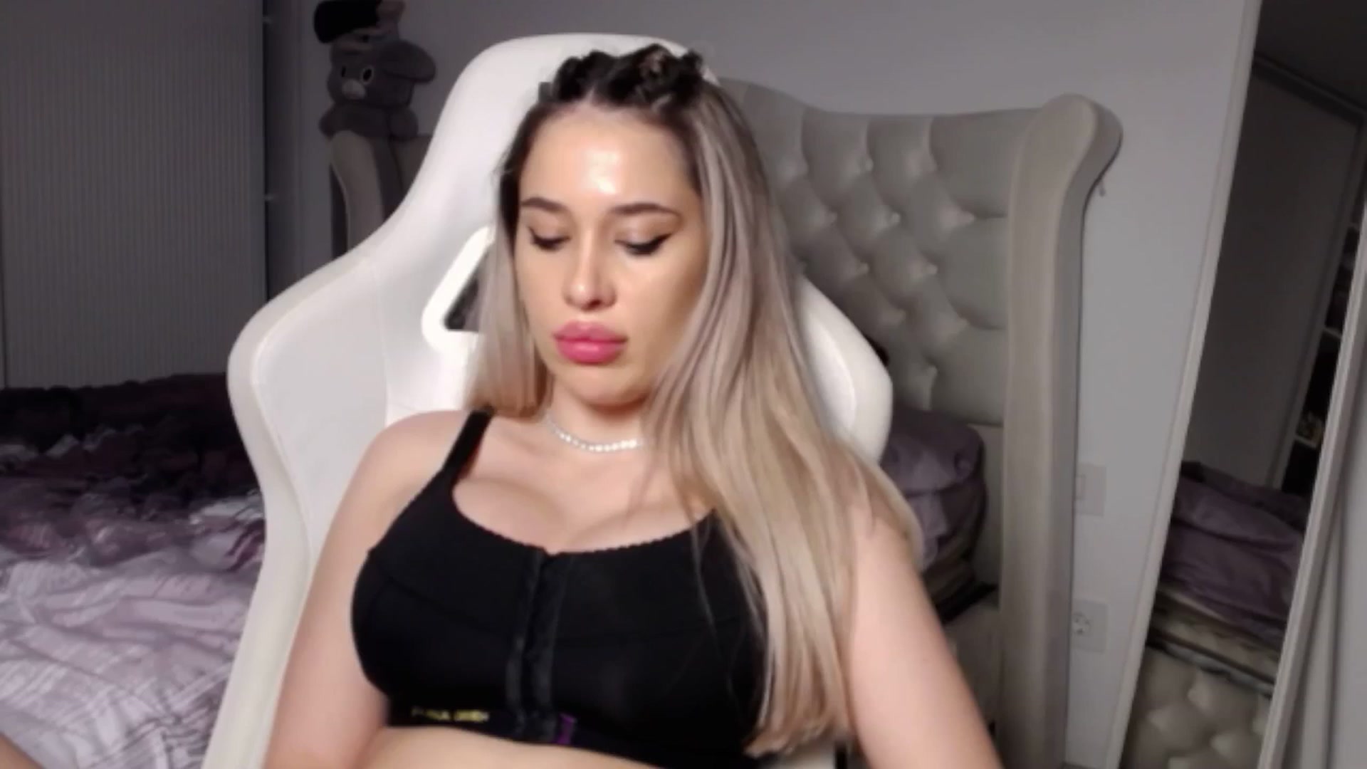 Gallery image thumbnail from LexxySelena's myfreecams stream on, 06/22/2025, 24:02 image 18 of 20