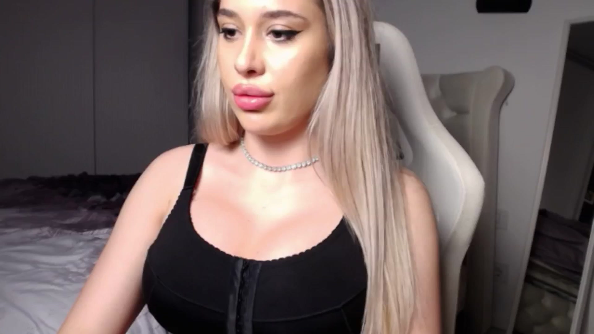 Gallery image thumbnail from LexxySelena's myfreecams stream on, 06/22/2025, 24:02 image 4 of 20
