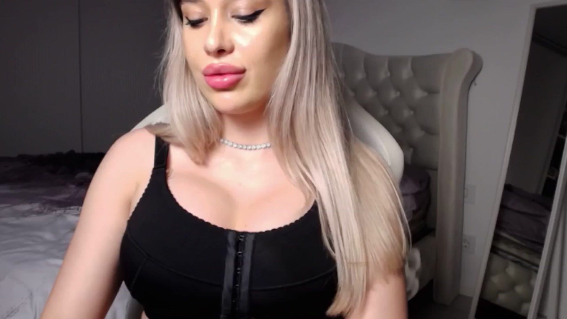Gallery image thumbnail from LexxySelena's myfreecams stream on, 06/22/2025, 24:02 image 3 of 20