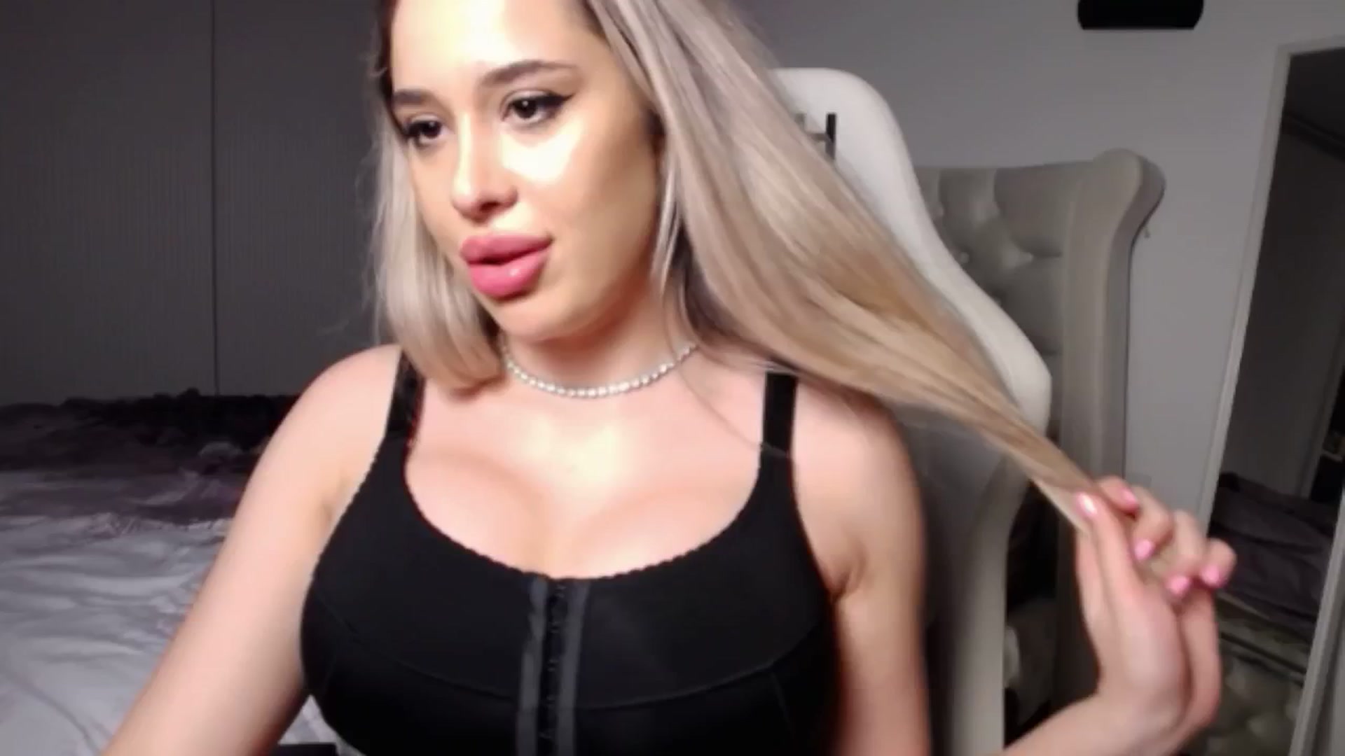 Gallery image thumbnail from LexxySelena's myfreecams stream on, 06/22/2025, 24:02 image 6 of 20