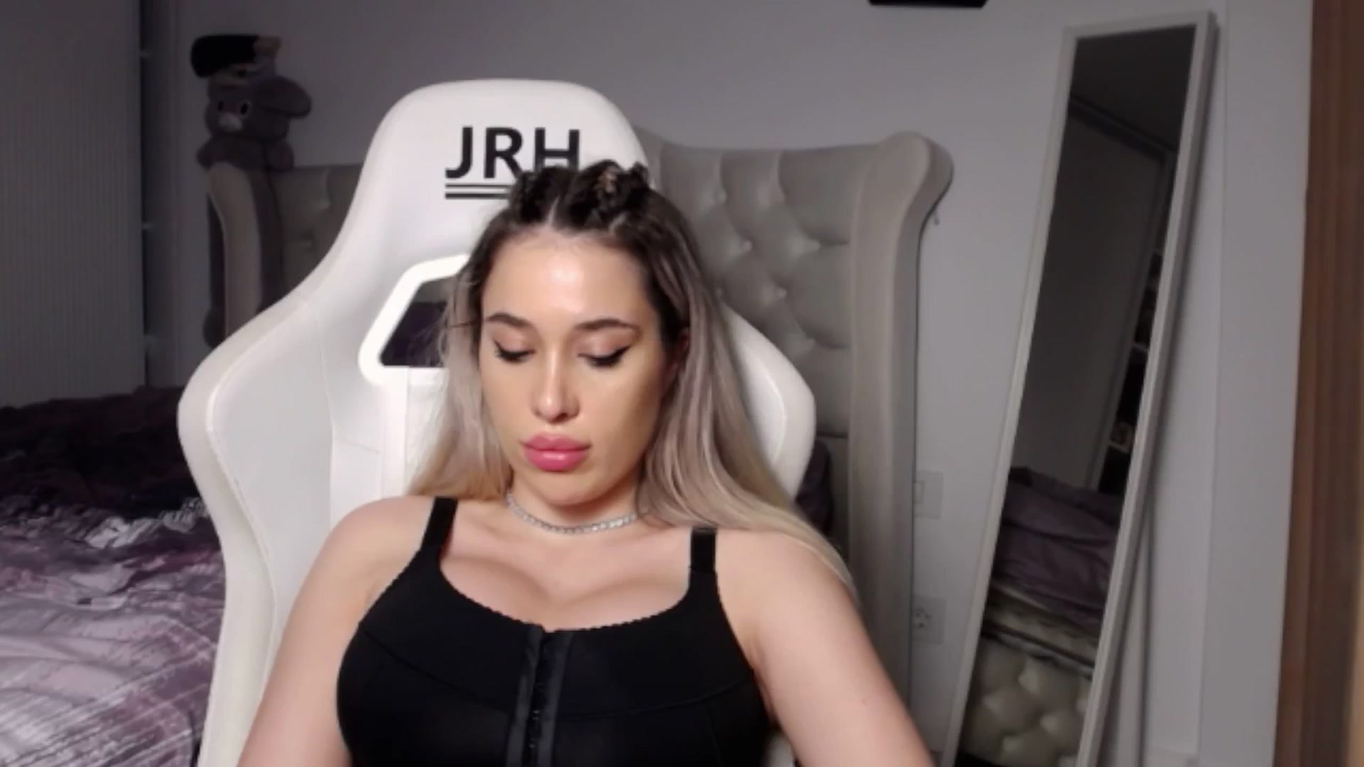 Gallery image thumbnail from LexxySelena's myfreecams stream on, 06/22/2025, 24:38 image 18 of 20