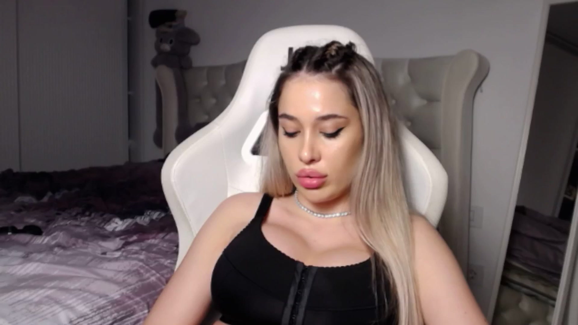 Gallery image thumbnail from LexxySelena's myfreecams stream on, 06/22/2025, 24:38 image 13 of 20