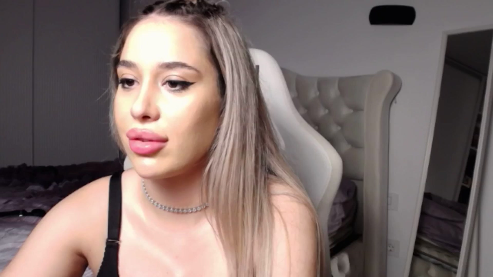 Gallery image thumbnail from LexxySelena's myfreecams stream on, 06/22/2025, 24:38 image 7 of 20