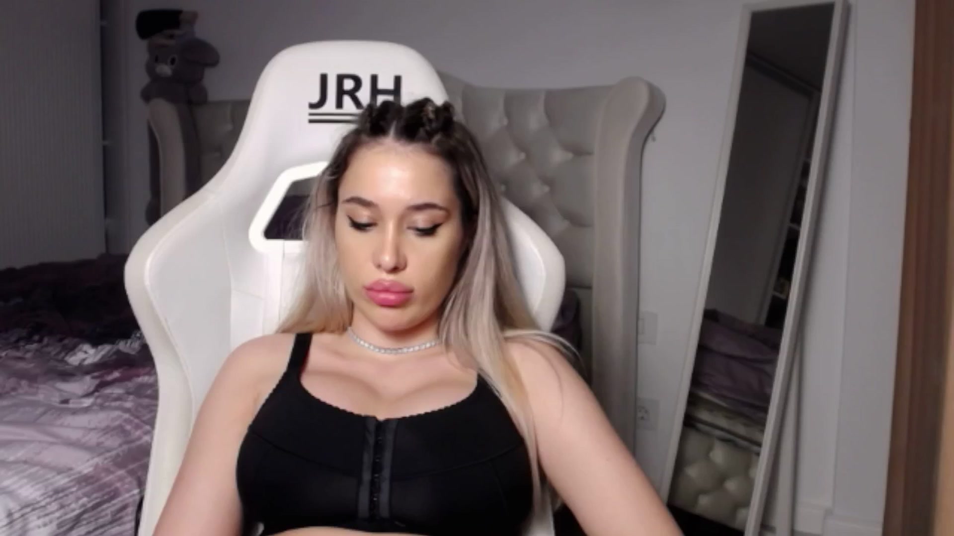 Gallery image thumbnail from LexxySelena's myfreecams stream on, 06/22/2025, 24:38 image 20 of 20