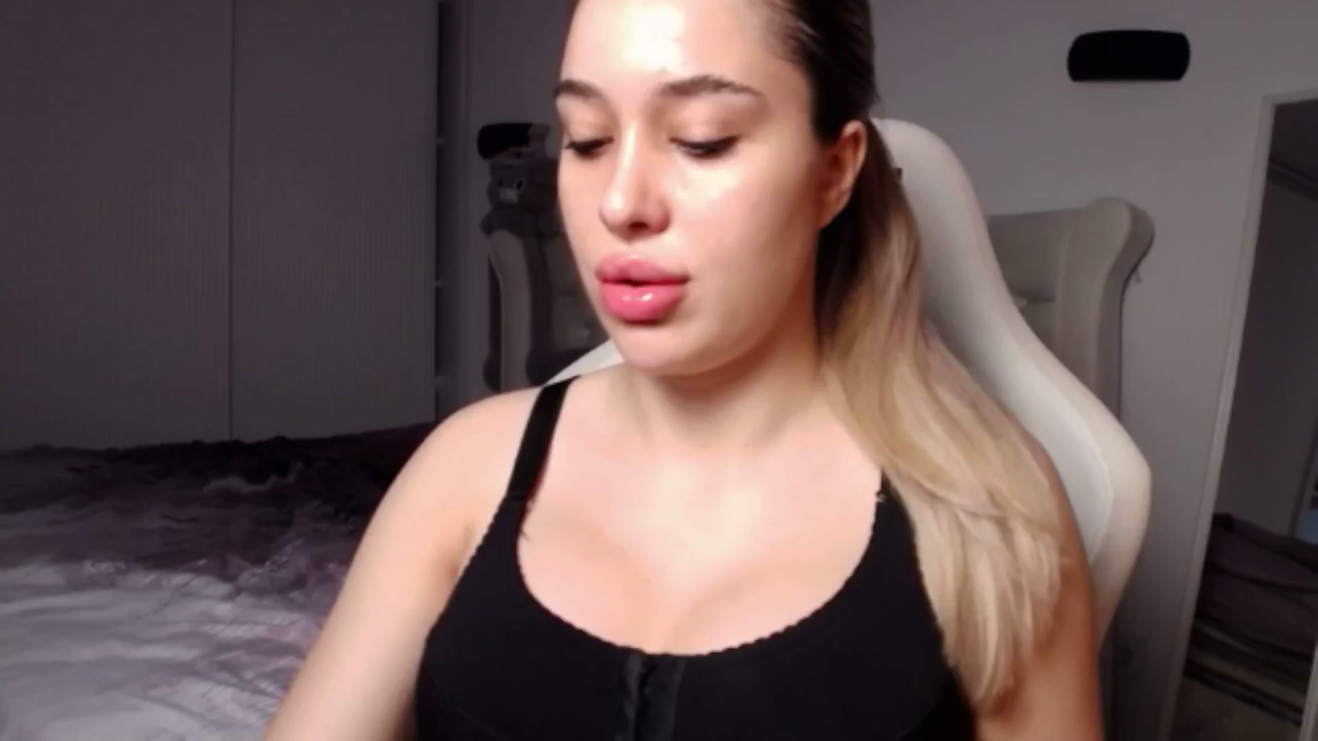 Gallery image thumbnail from LexxySelena's myfreecams stream on, 06/22/2025, 11:33 image 2 of 20
