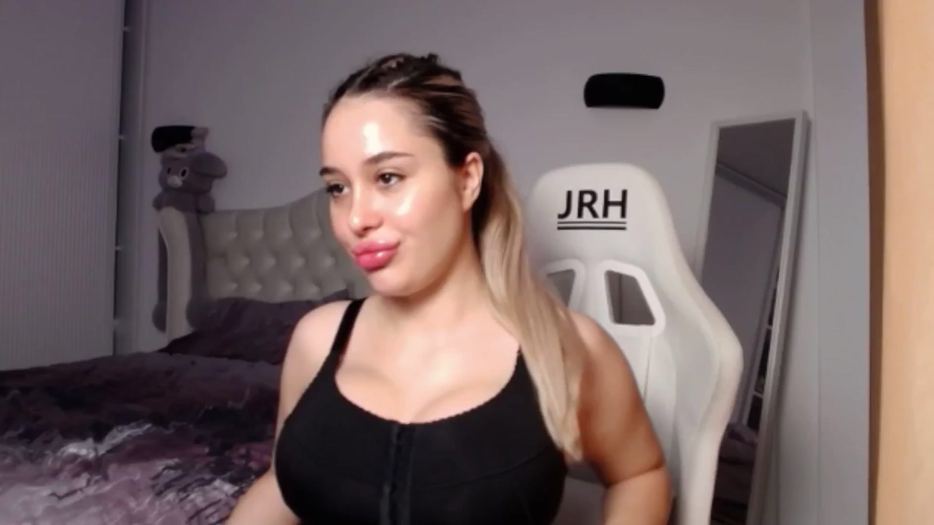 Gallery image thumbnail from LexxySelena's myfreecams stream on, 06/22/2025, 11:33 image 10 of 20