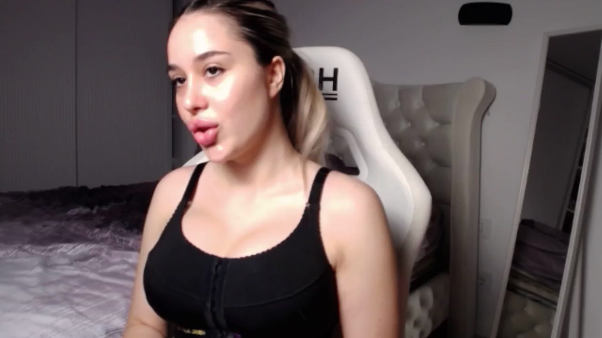 Gallery image thumbnail from LexxySelena's myfreecams stream on, 06/22/2025, 12:46 image 19 of 20
