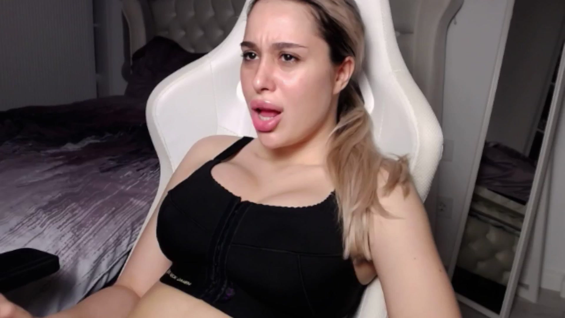 Gallery image thumbnail from LexxySelena's myfreecams stream on, 06/22/2025, 22:08 image 8 of 20