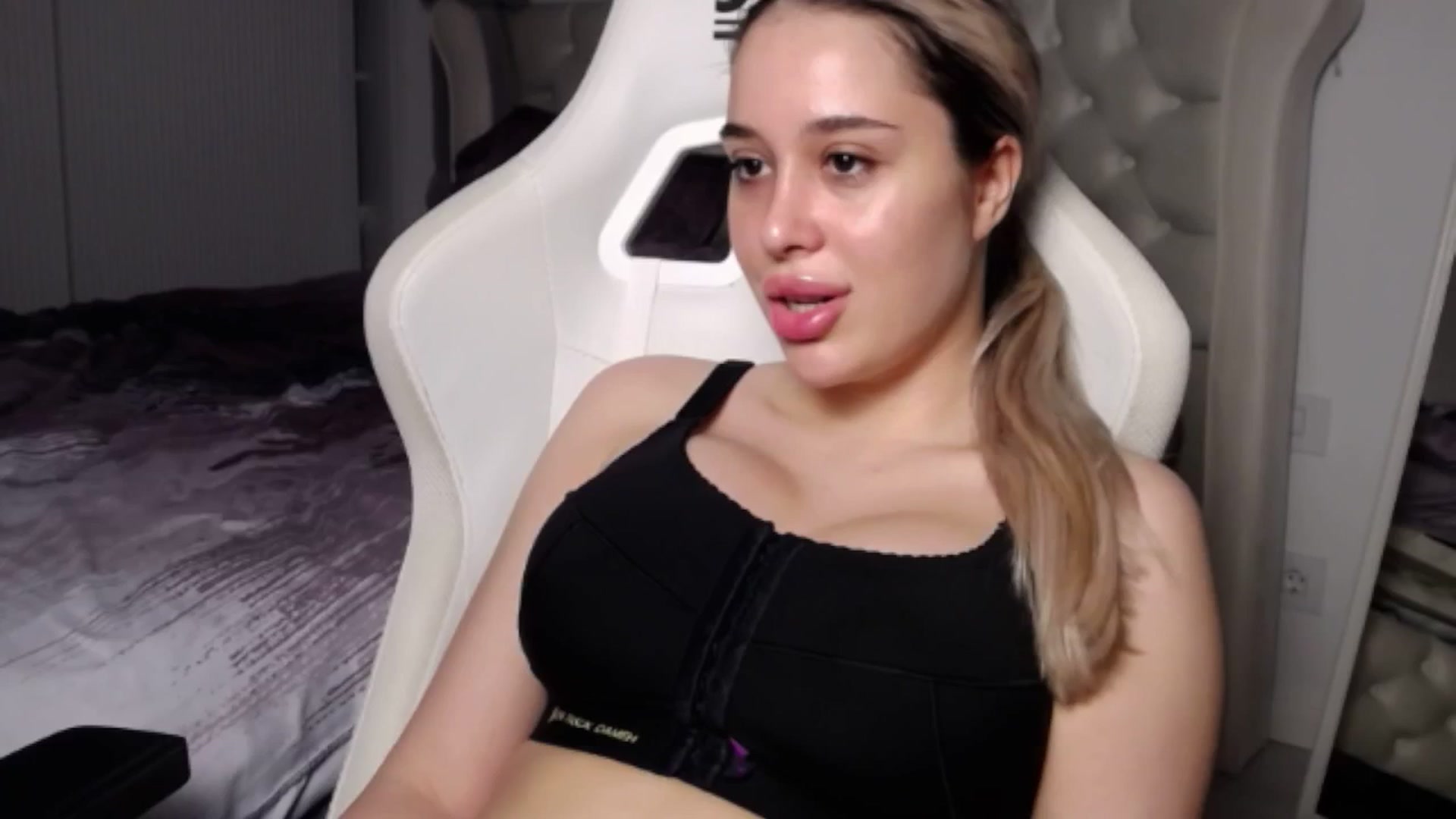 Gallery image thumbnail from LexxySelena's myfreecams stream on, 06/22/2025, 22:08 image 5 of 20