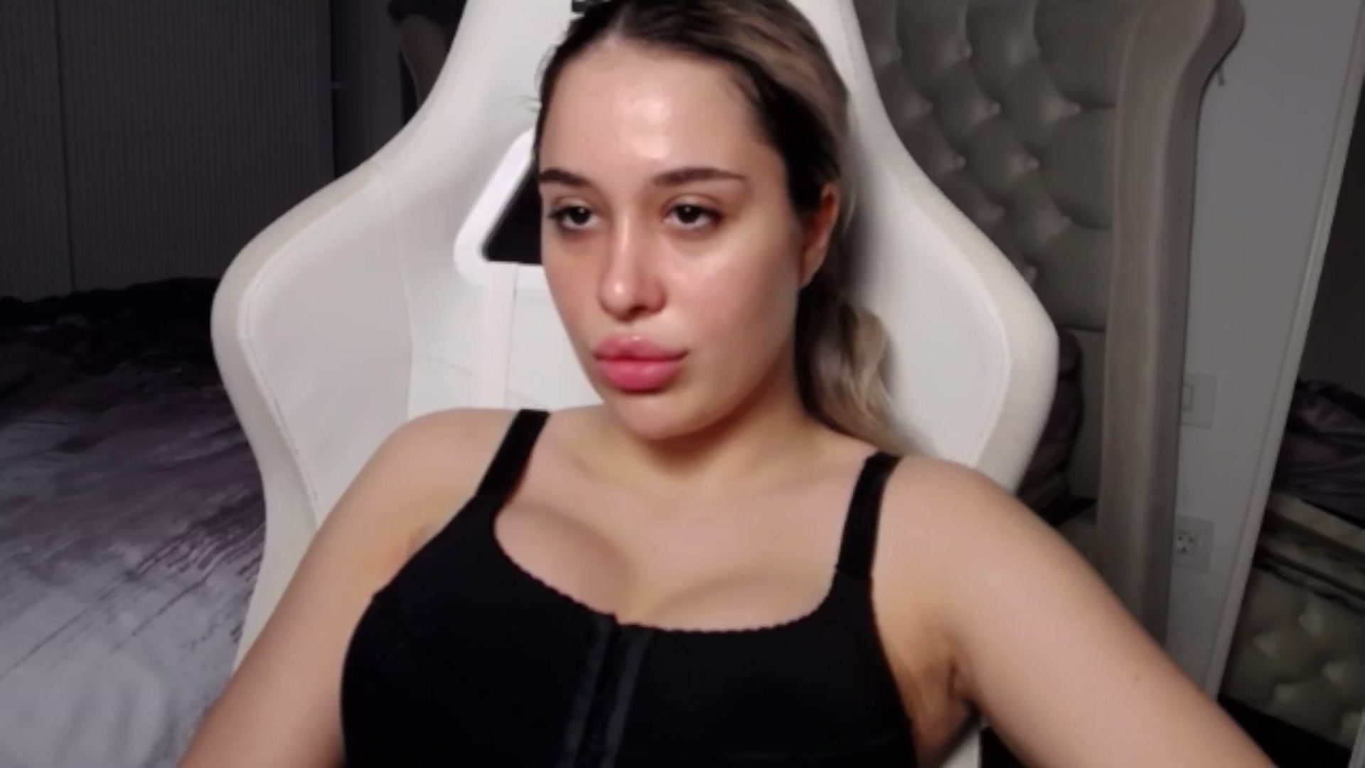 Gallery image thumbnail from LexxySelena's myfreecams stream on, 06/22/2025, 22:08 image 11 of 20