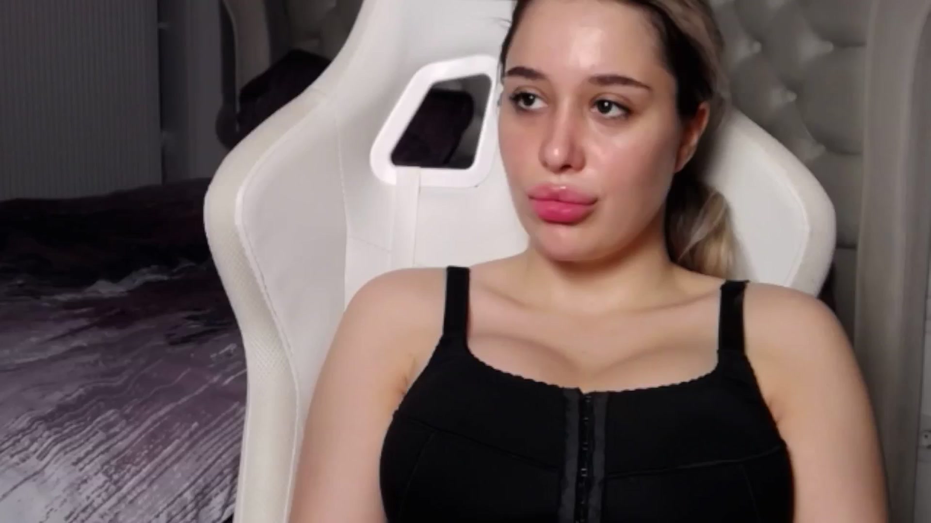 Gallery image thumbnail from LexxySelena's myfreecams stream on, 06/22/2025, 22:08 image 15 of 20