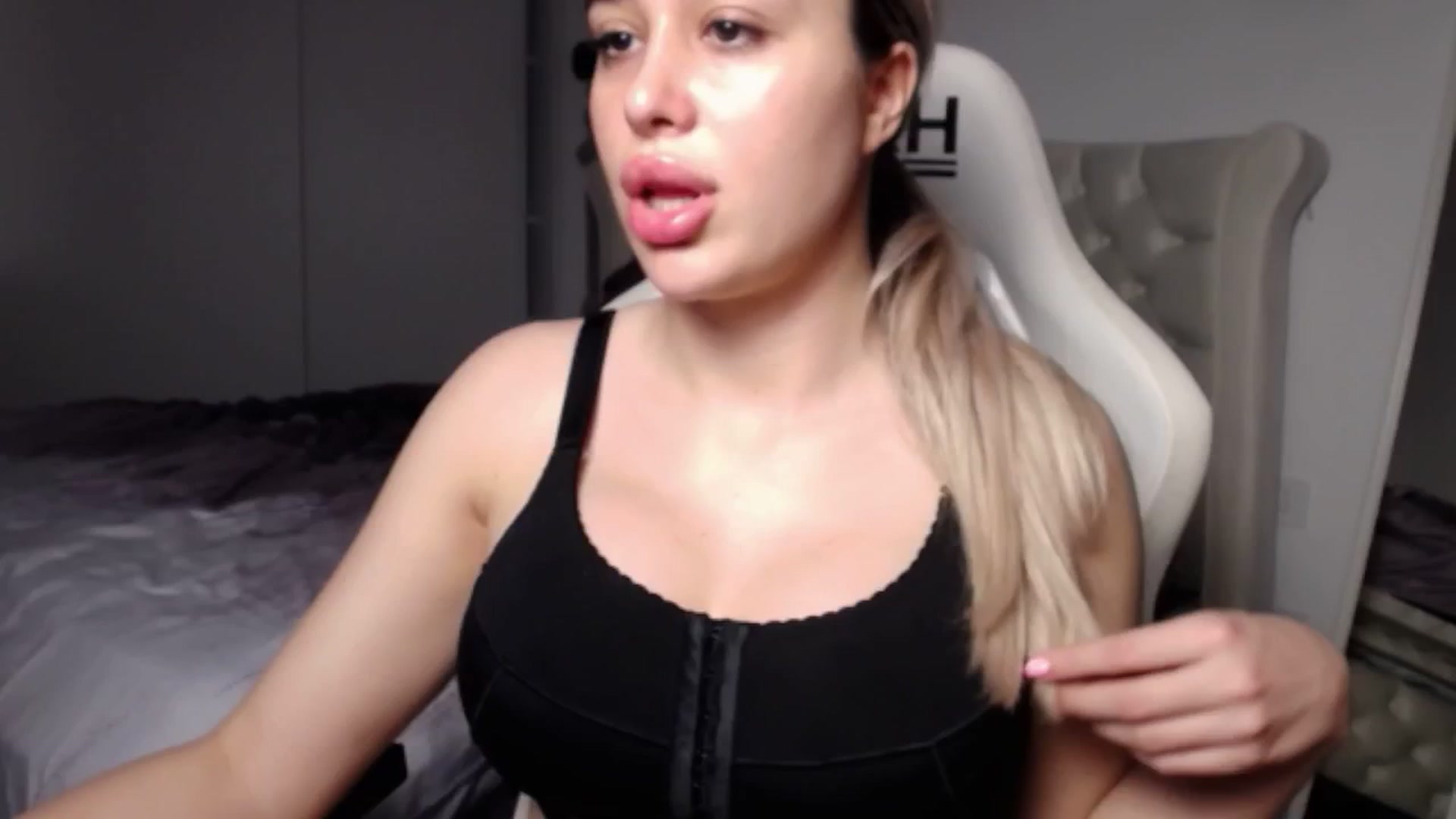 Gallery image thumbnail from LexxySelena's myfreecams stream on, 06/22/2025, 22:08 image 3 of 20