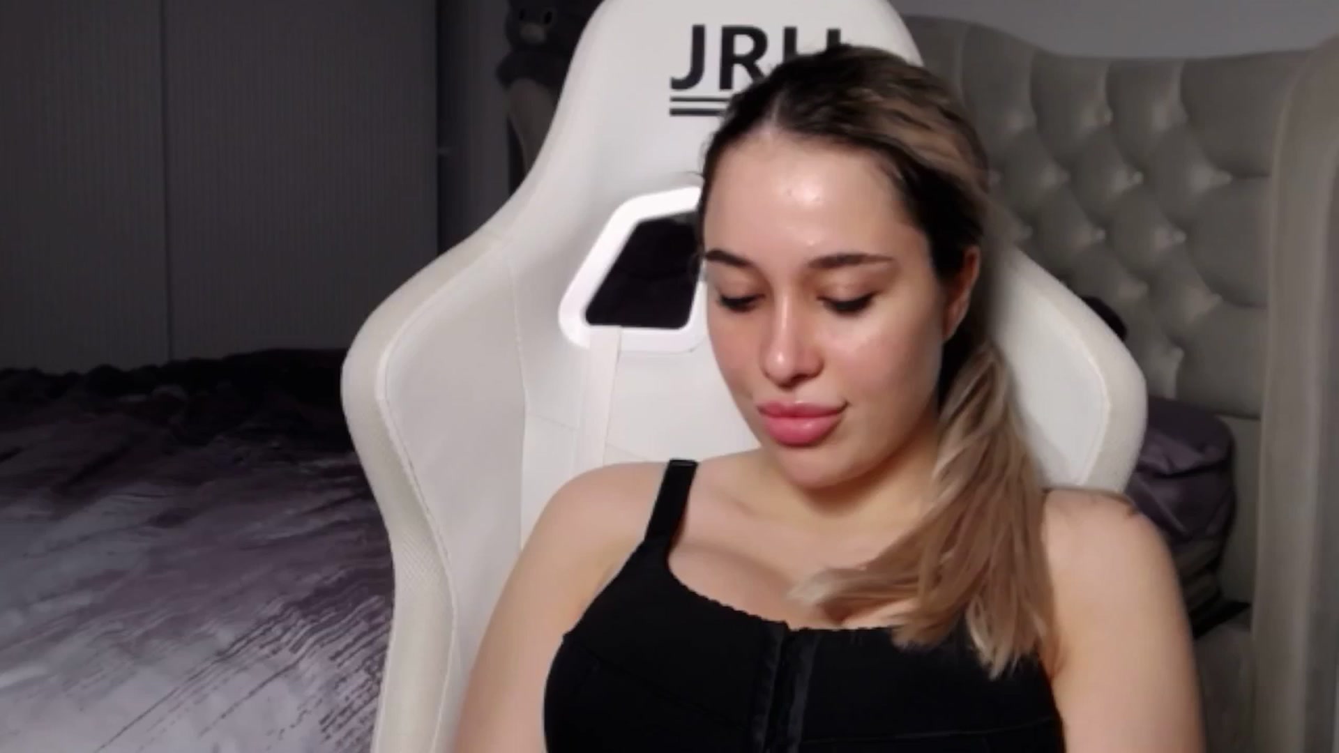 Gallery image thumbnail from LexxySelena's myfreecams stream on, 06/22/2025, 22:08 image 16 of 20