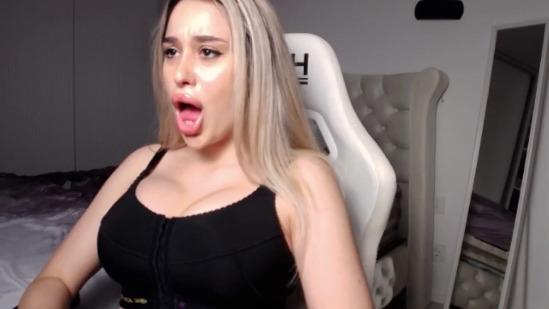 Gallery image thumbnail from LexxySelena's myfreecams stream on, 06/23/2025, 19:52 image 12 of 20