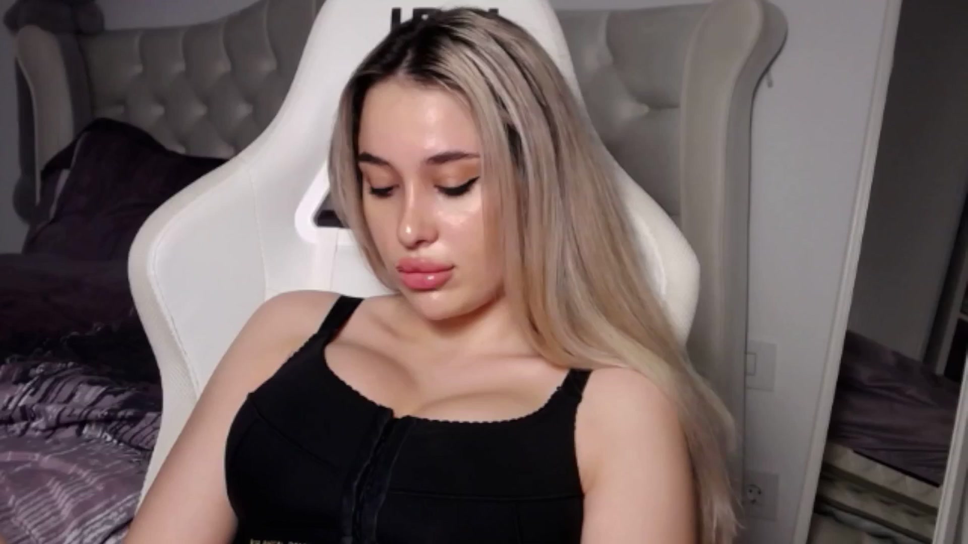 Gallery image thumbnail from LexxySelena's myfreecams stream on, 06/23/2025, 19:52 image 9 of 20