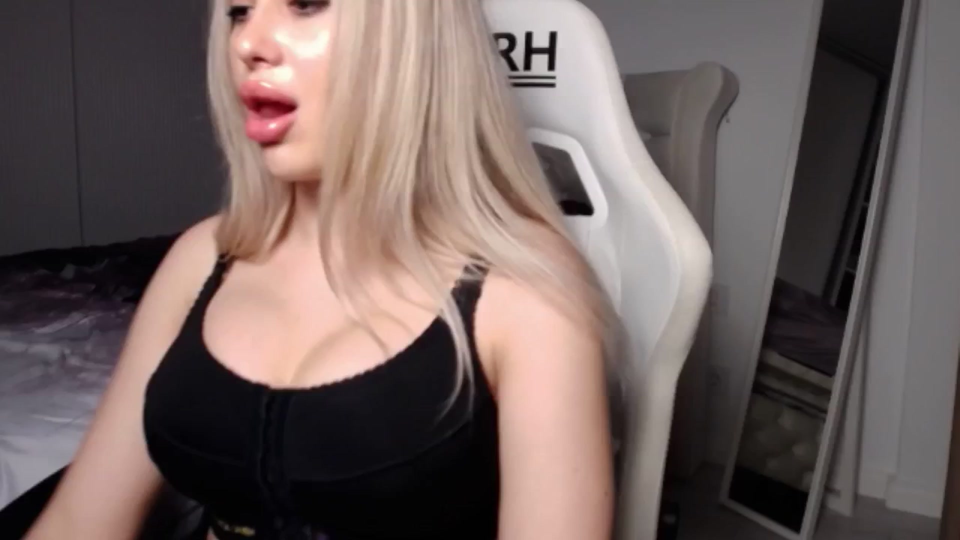 Gallery image thumbnail from LexxySelena's myfreecams stream on, 06/23/2025, 19:52 image 14 of 20