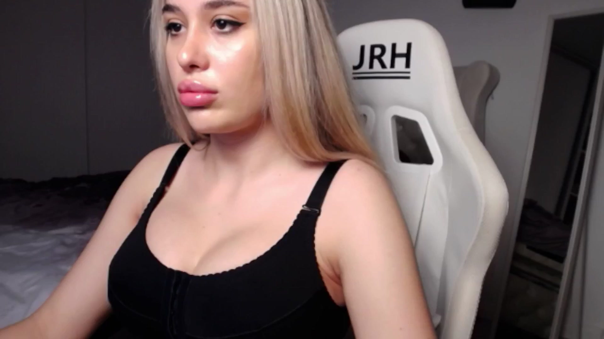 Gallery image thumbnail from LexxySelena's myfreecams stream on, 06/23/2025, 19:52 image 1 of 20