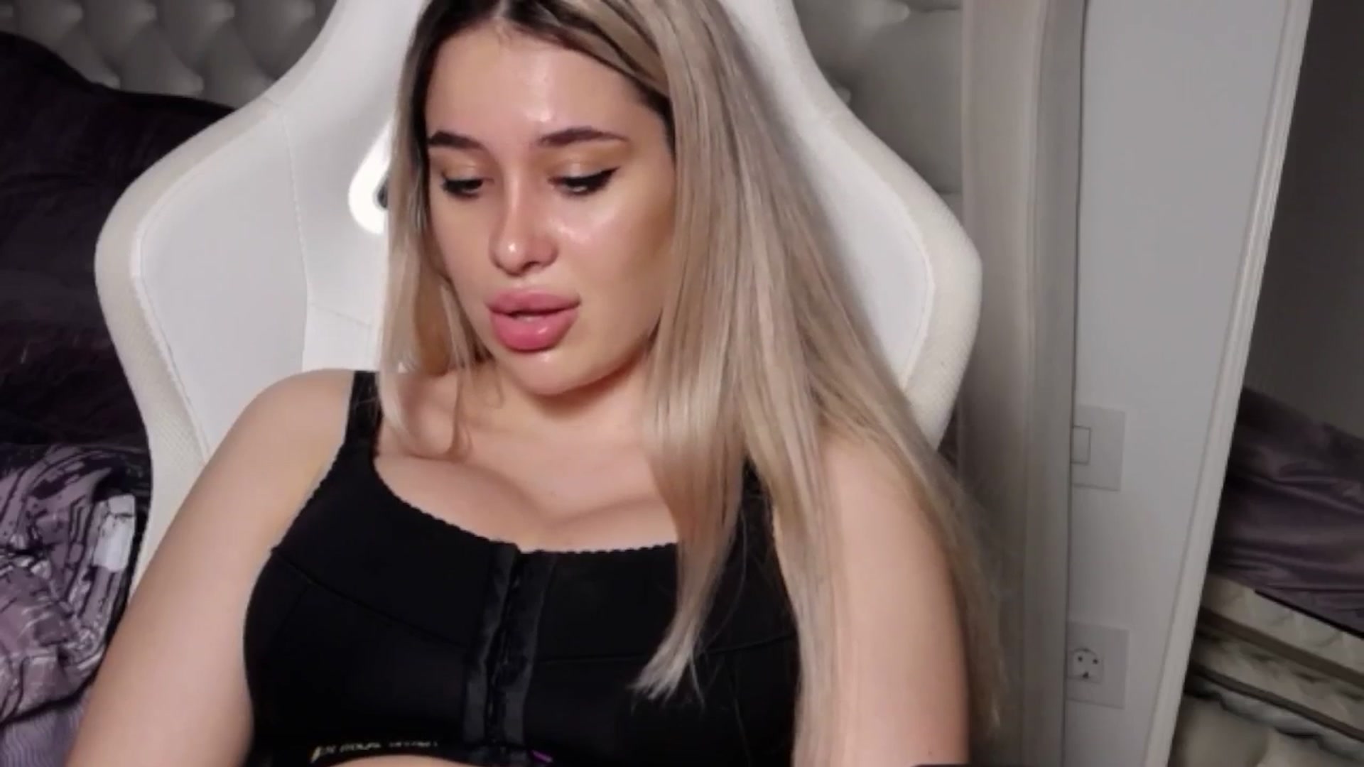 Gallery image thumbnail from LexxySelena's myfreecams stream on, 06/23/2025, 21:53 image 6 of 20