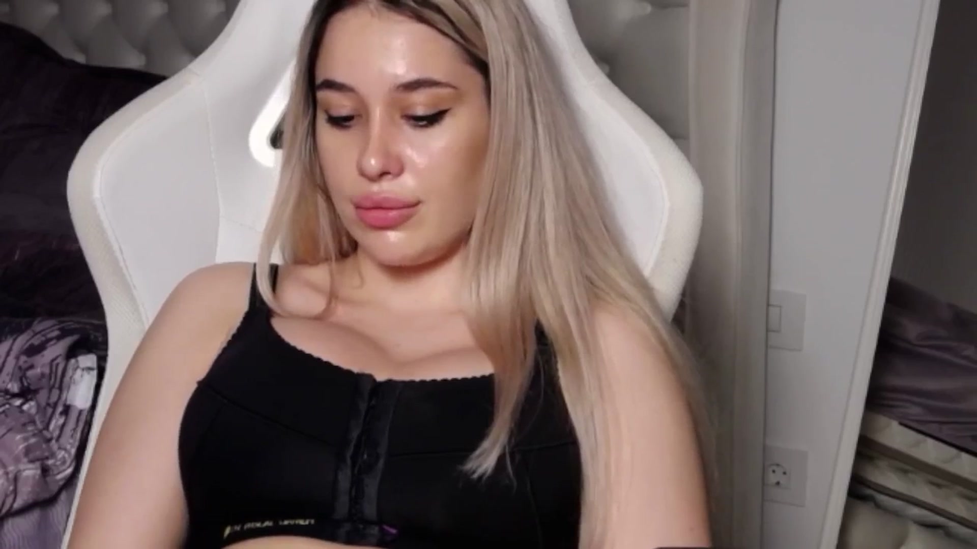 Gallery image thumbnail from LexxySelena's myfreecams stream on, 06/23/2025, 21:53 image 7 of 20