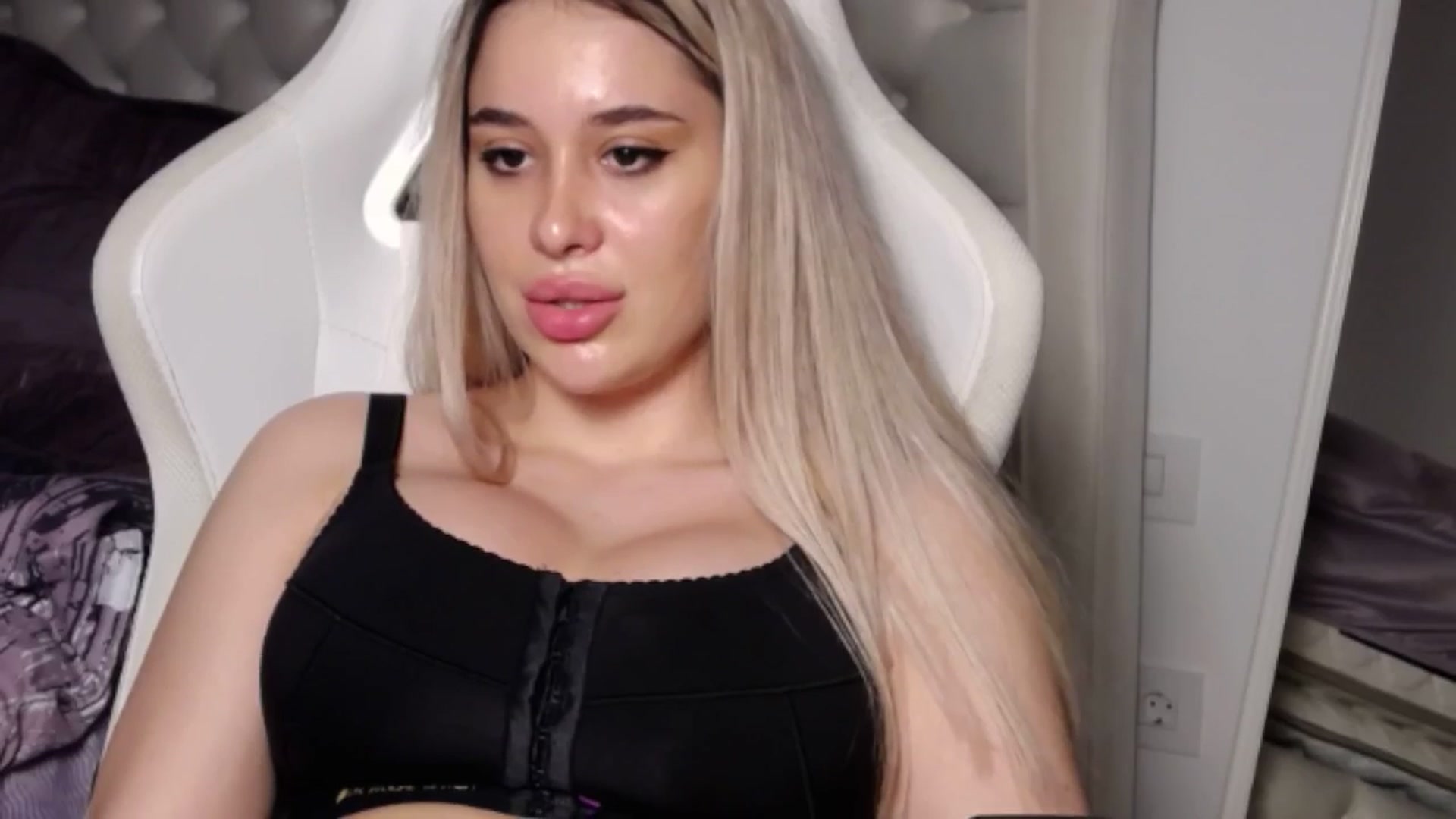 Gallery image thumbnail from LexxySelena's myfreecams stream on, 06/23/2025, 21:53 image 2 of 20