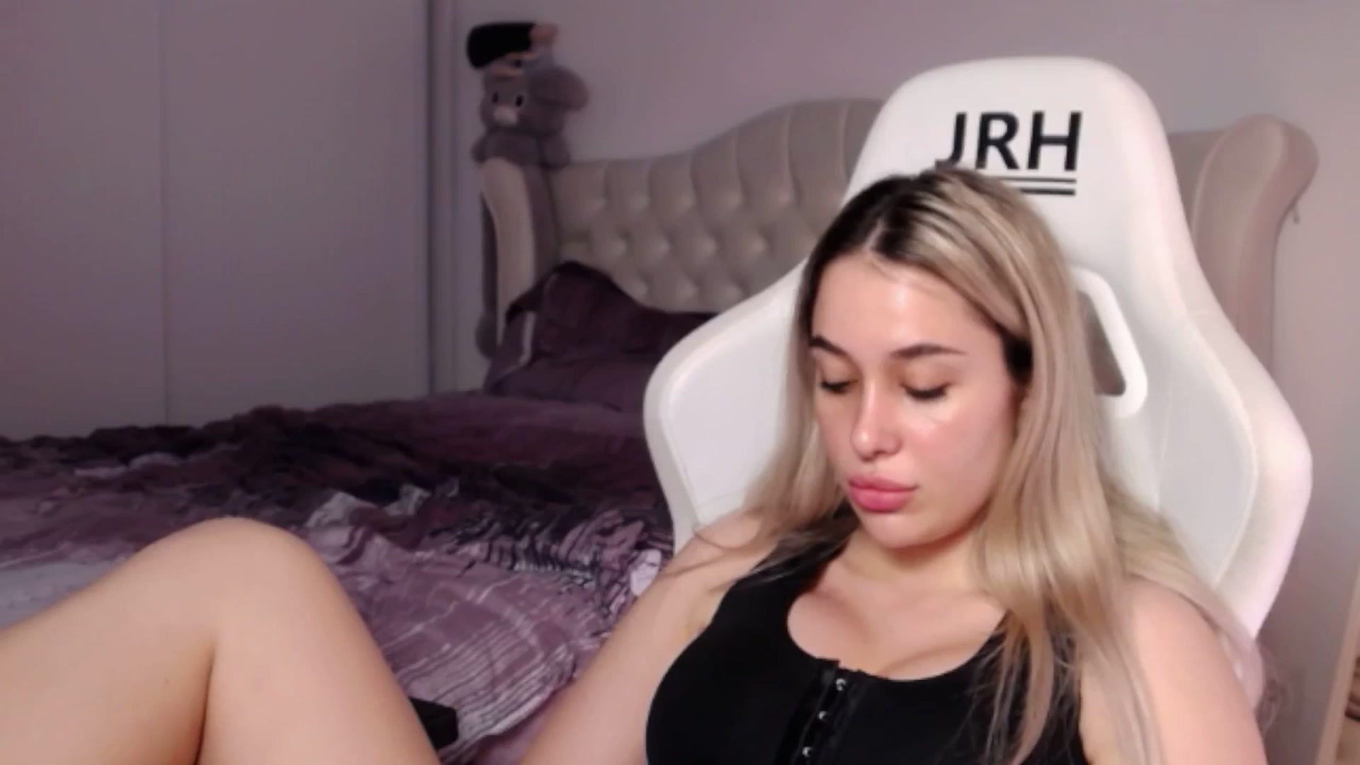 Gallery image thumbnail from LexxySelena's myfreecams stream on, 06/24/2025, 16:06 image 15 of 20