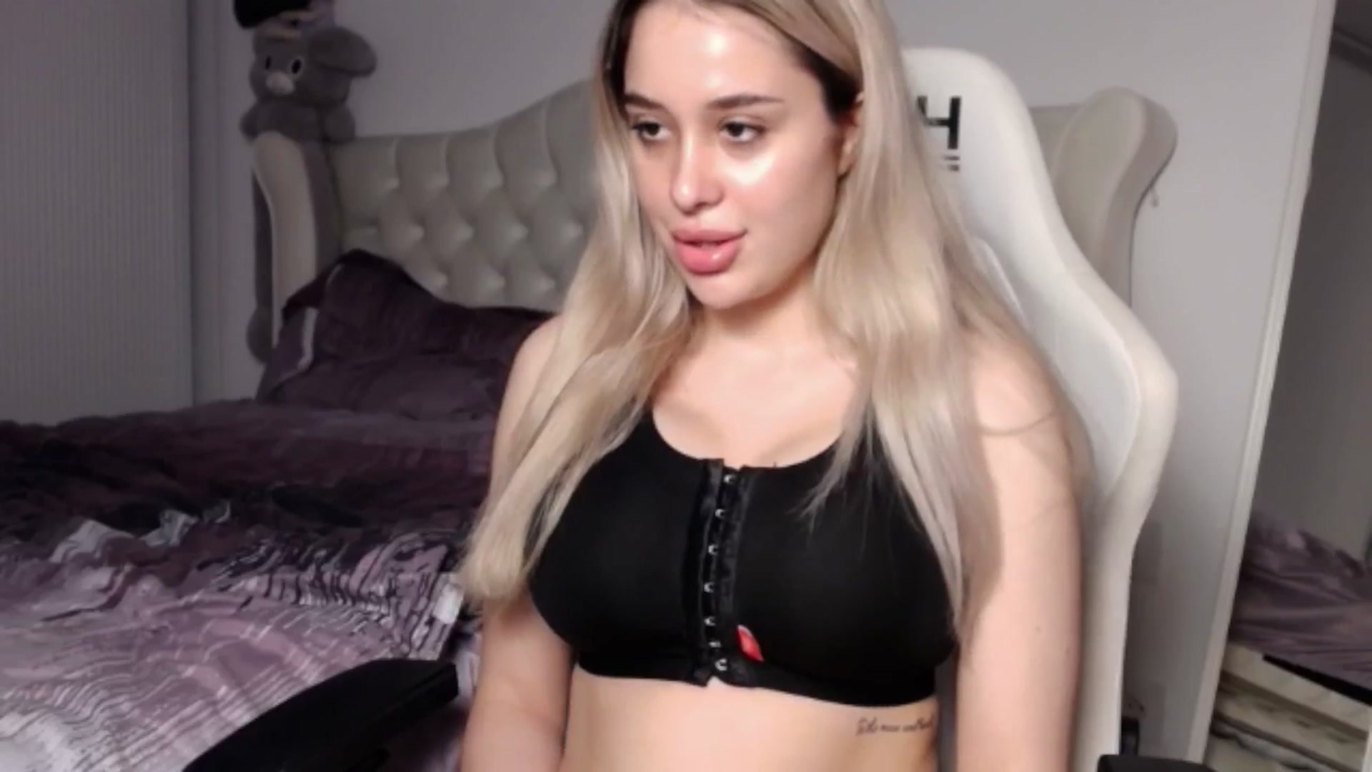 Gallery image thumbnail from LexxySelena's myfreecams stream on, 06/24/2025, 16:06 image 4 of 20