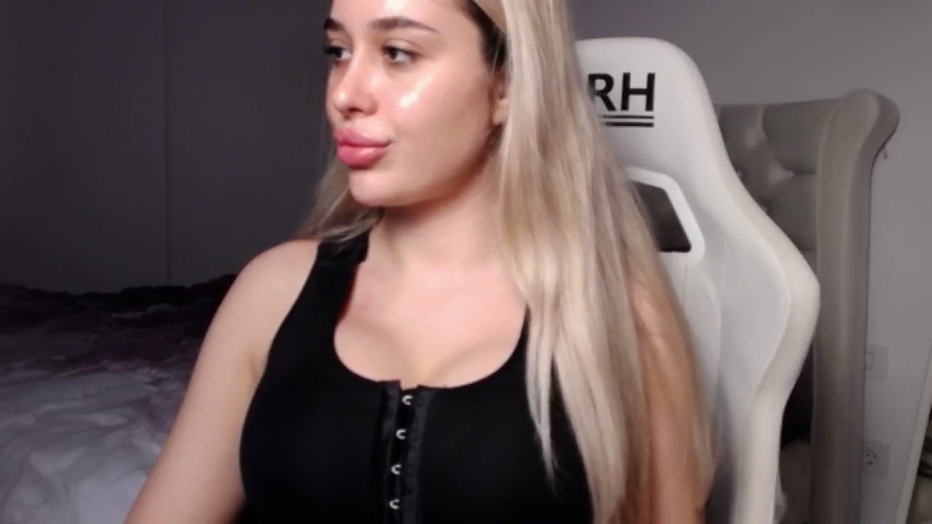Gallery image thumbnail from LexxySelena's myfreecams stream on, 06/24/2025, 16:06 image 7 of 20