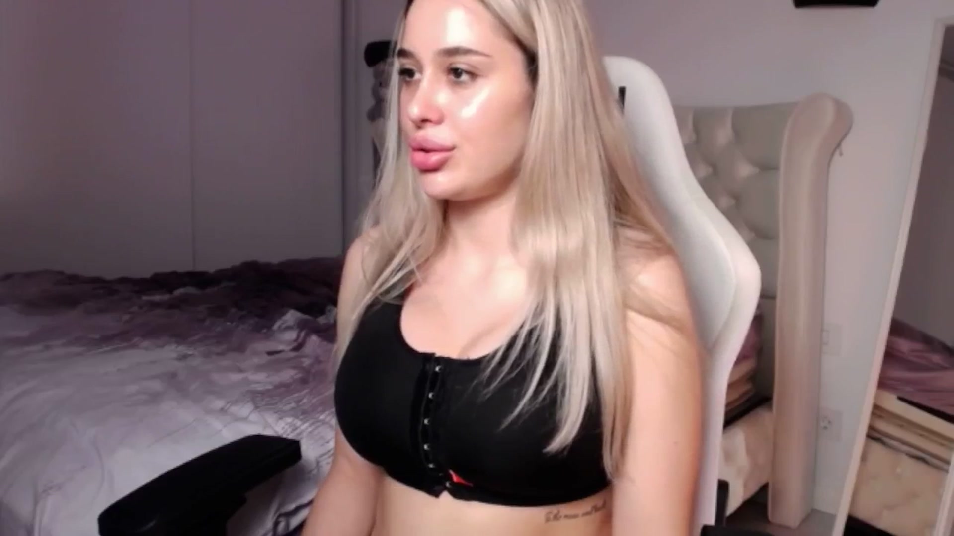 Gallery image thumbnail from LexxySelena's myfreecams stream on, 06/24/2025, 16:06 image 17 of 20
