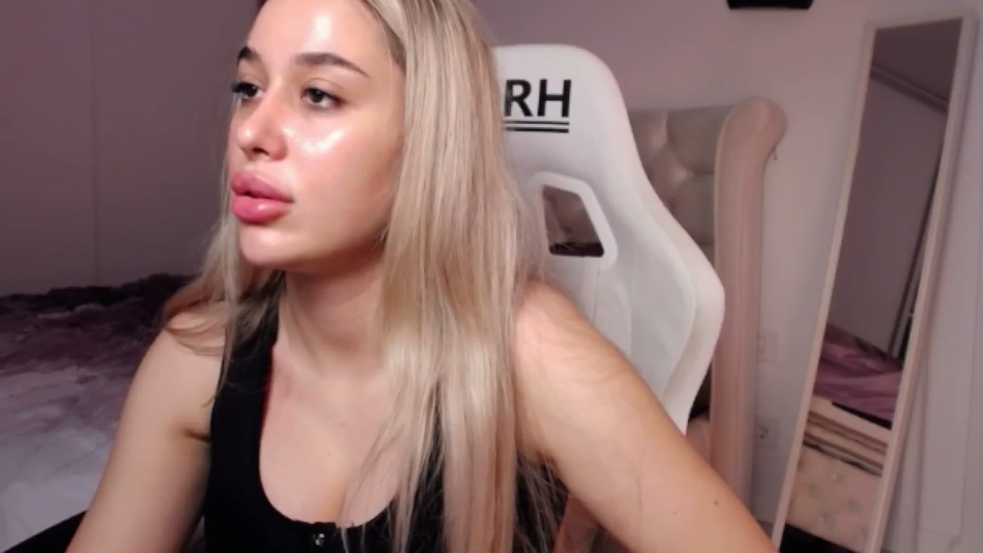 Gallery image thumbnail from LexxySelena's myfreecams stream on, 06/24/2025, 16:06 image 12 of 20
