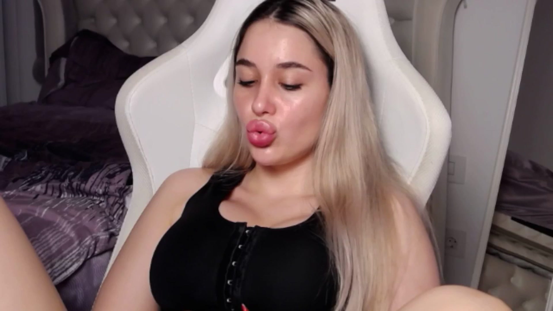 Gallery image thumbnail from LexxySelena's myfreecams stream on, 06/24/2025, 16:06 image 8 of 20