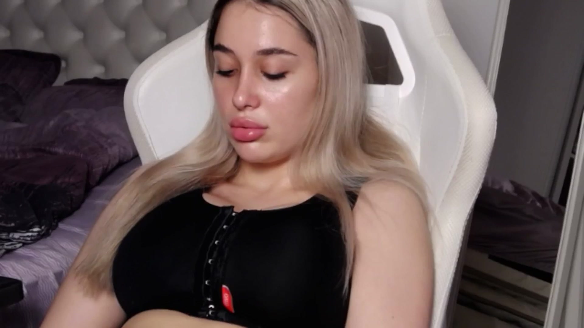 Gallery image thumbnail from LexxySelena's myfreecams stream on, 06/24/2025, 16:06 image 3 of 20