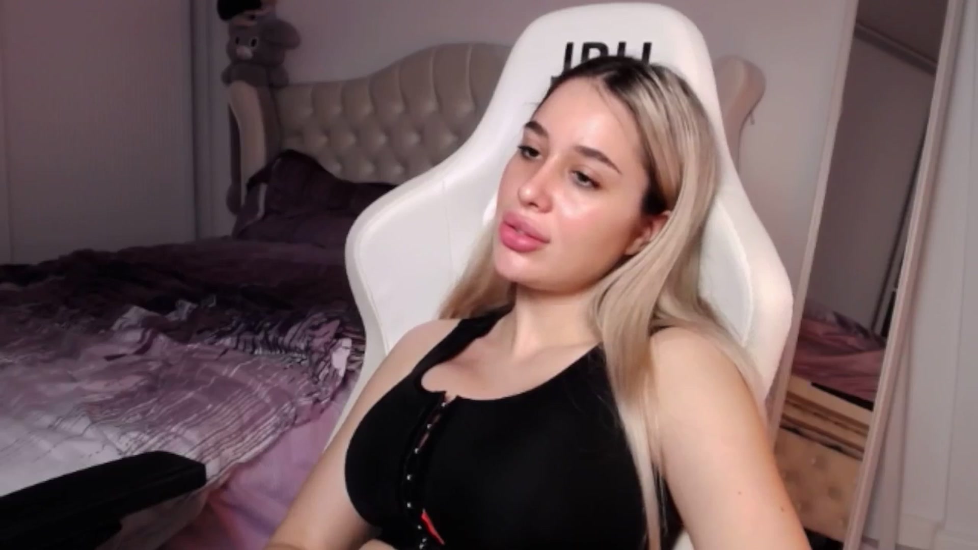 Gallery image thumbnail from LexxySelena's myfreecams stream on, 06/24/2025, 16:06 image 20 of 20