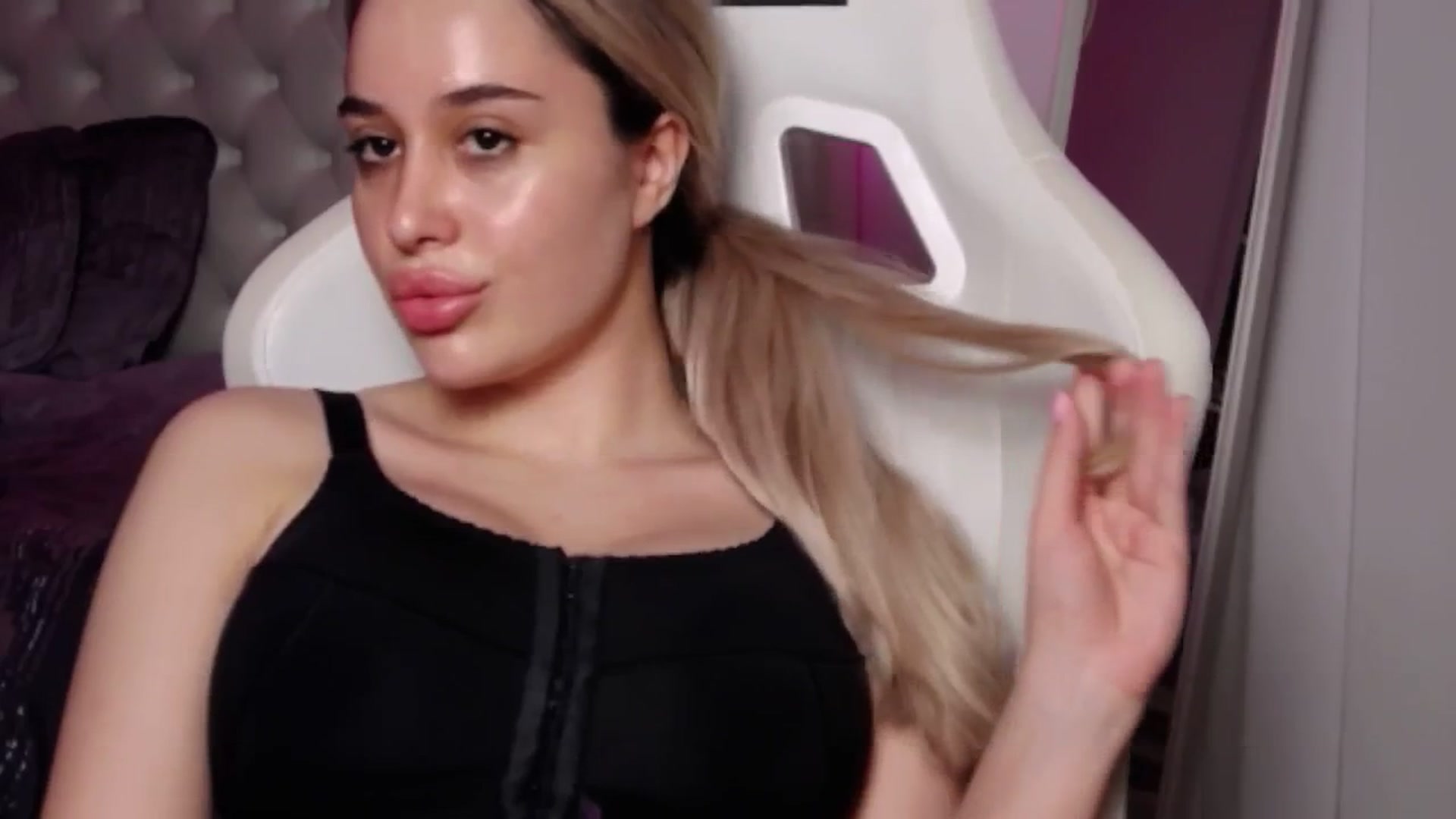 Gallery image thumbnail from LexxySelena's myfreecams stream on, 06/24/2025, 21:25 image 16 of 20