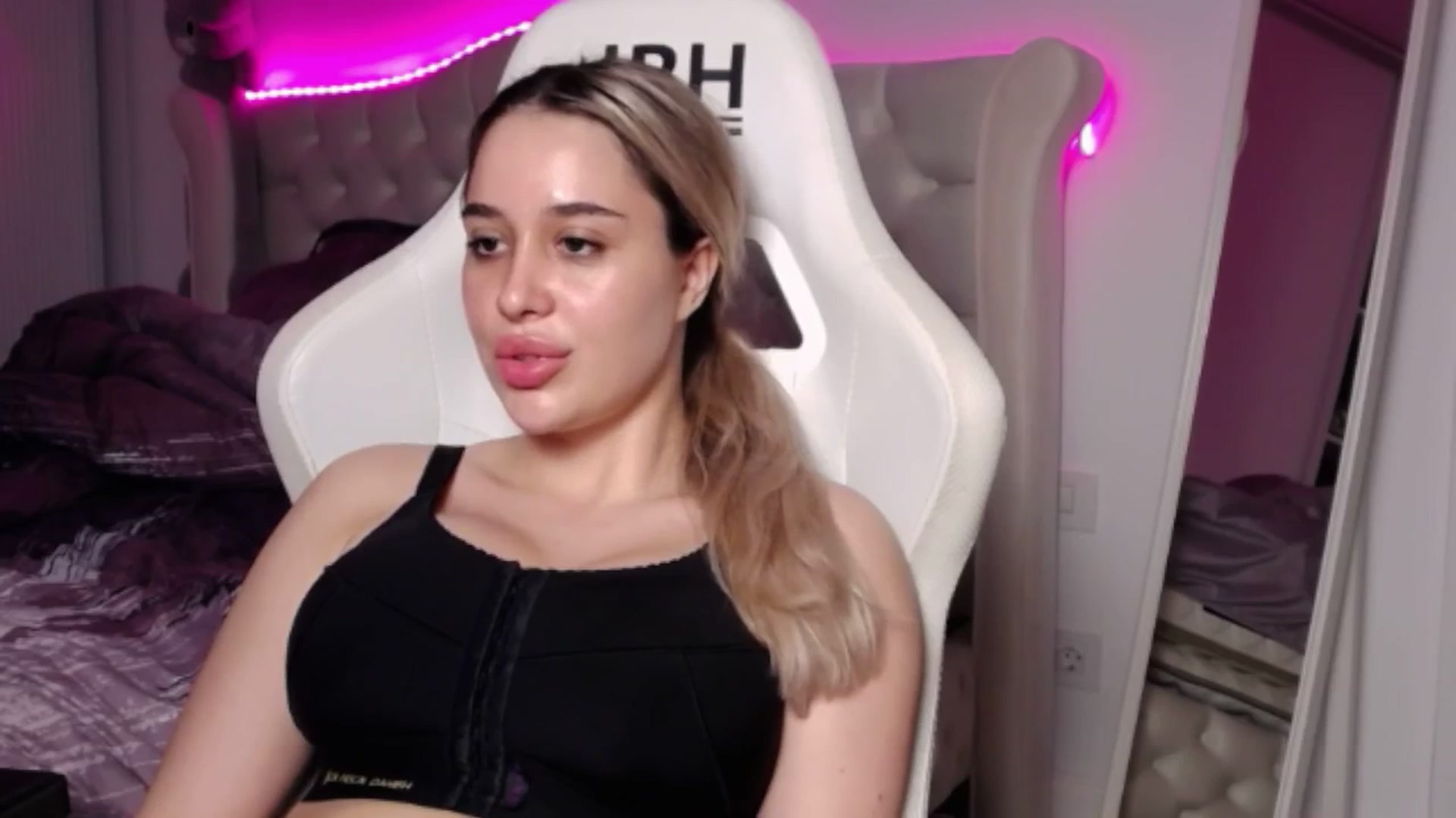 Gallery image thumbnail from LexxySelena's myfreecams stream on, 06/24/2025, 21:25 image 15 of 20