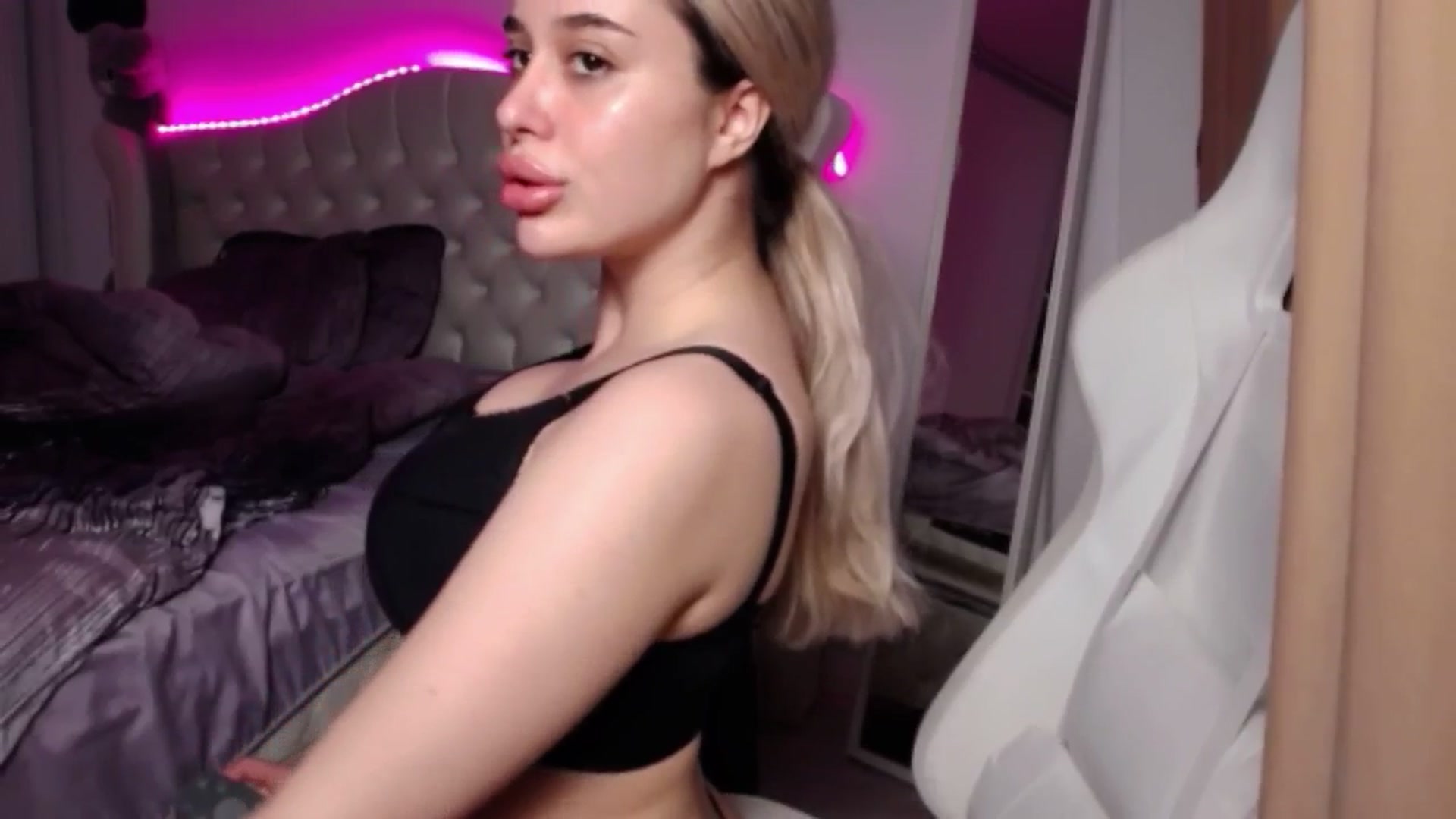 Gallery image thumbnail from LexxySelena's myfreecams stream on, 06/24/2025, 21:25 image 7 of 20